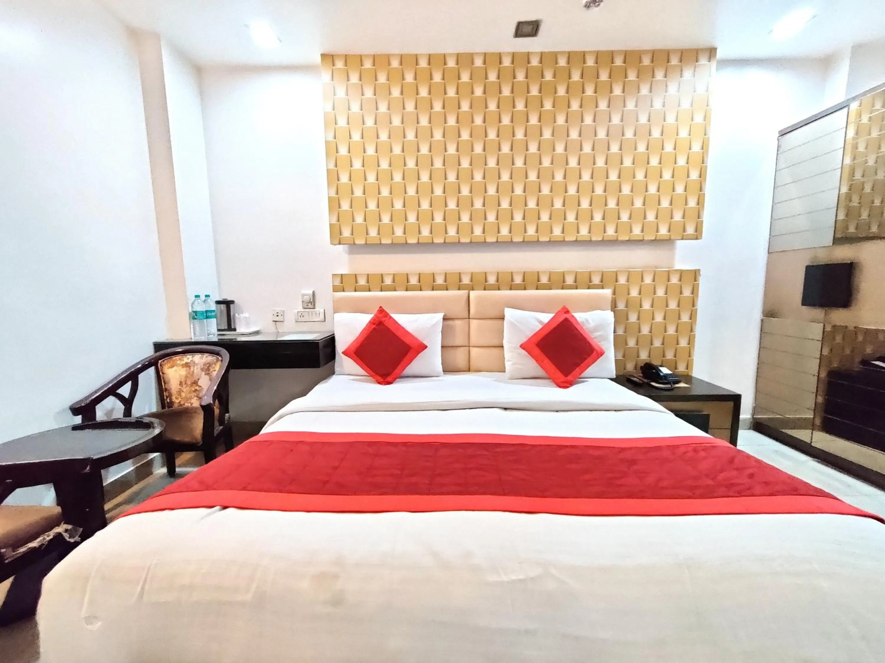 Bed in Hotel Delhi Pride, Karol Bagh