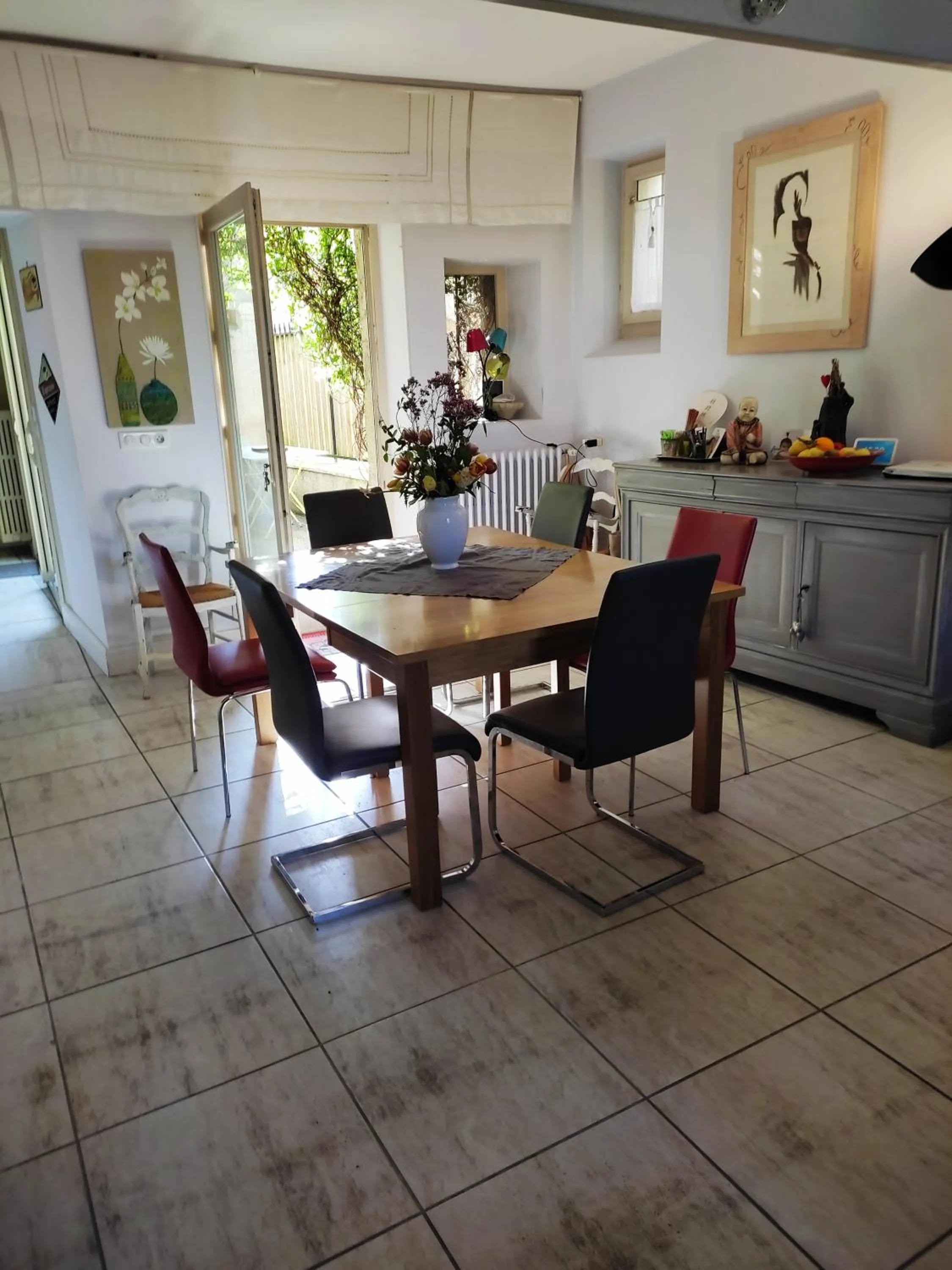 Dining area in Les Angelots