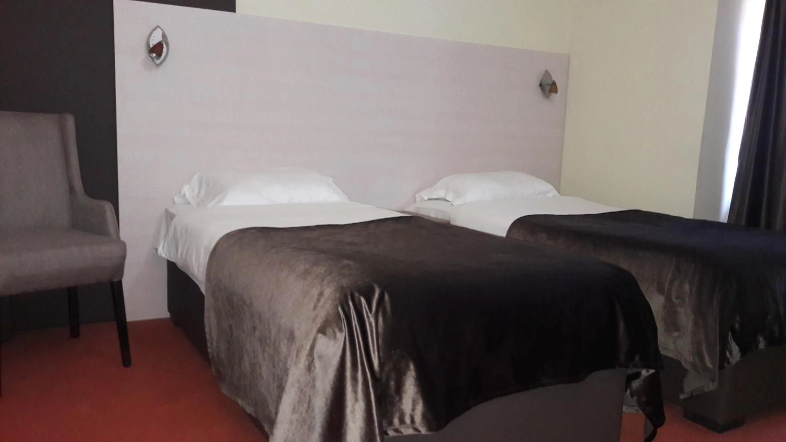 Double or Twin Room - single occupancy in Hotel S