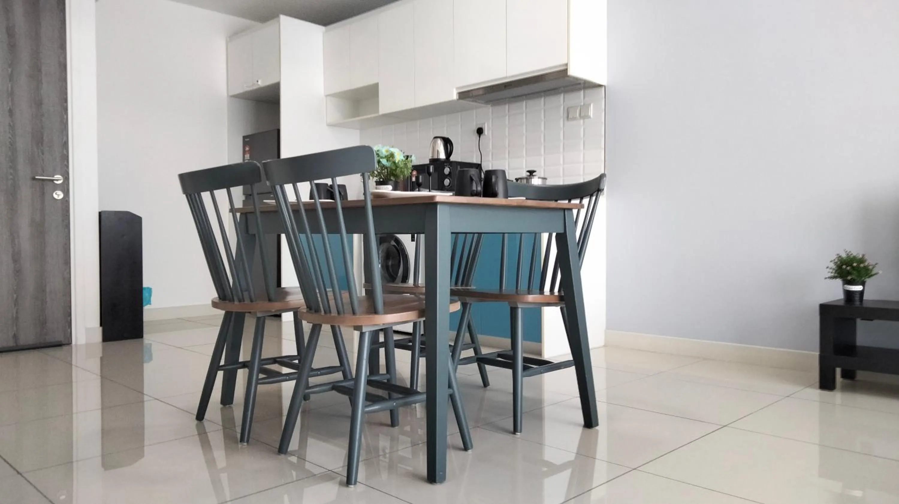 Kitchen or kitchenette in Continew Residence by HomeBrickz