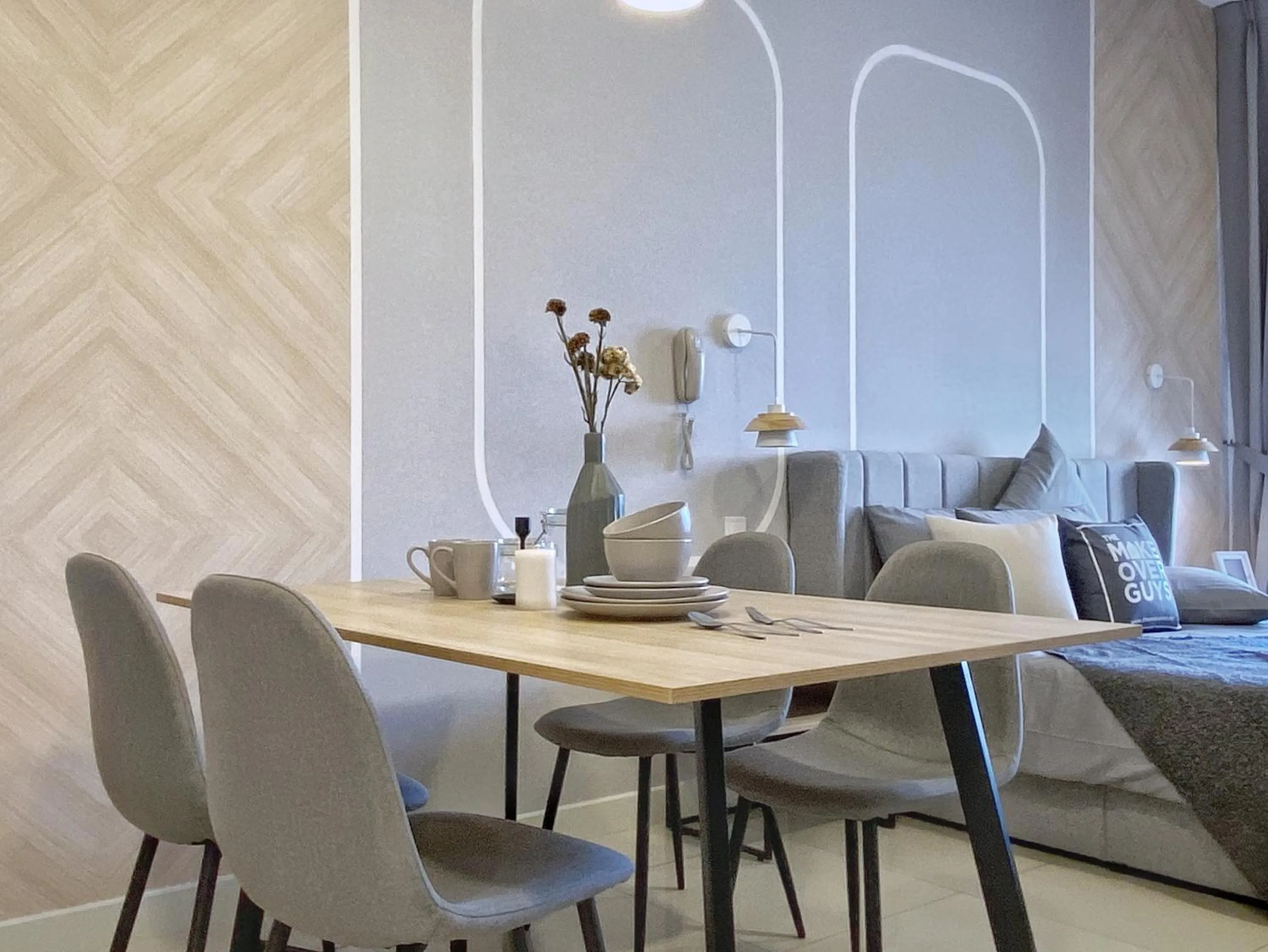 Dining area in Continew Residence by HomeBrickz