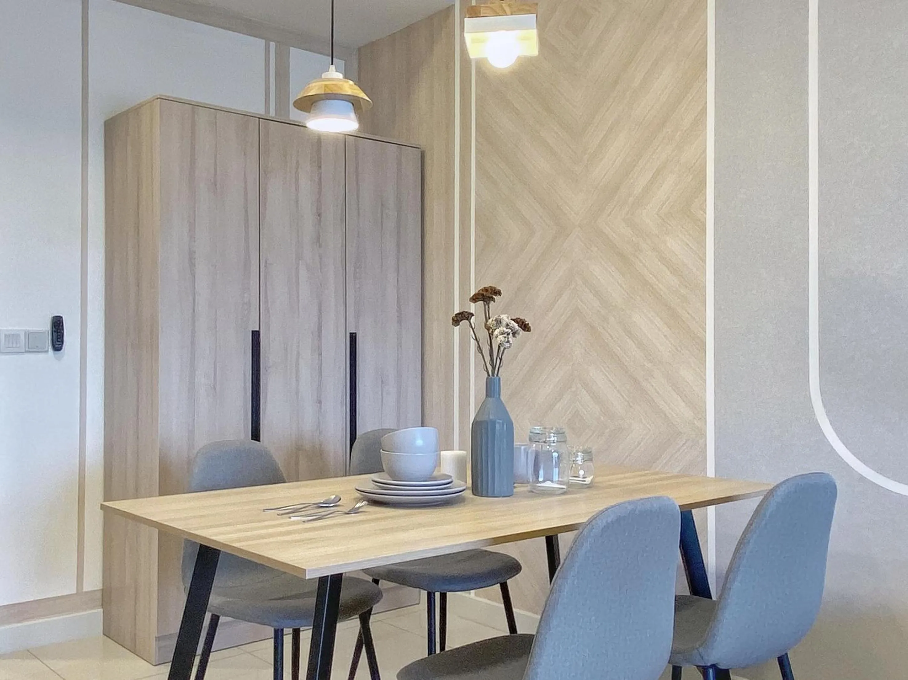 Dining area in Continew Residence by HomeBrickz