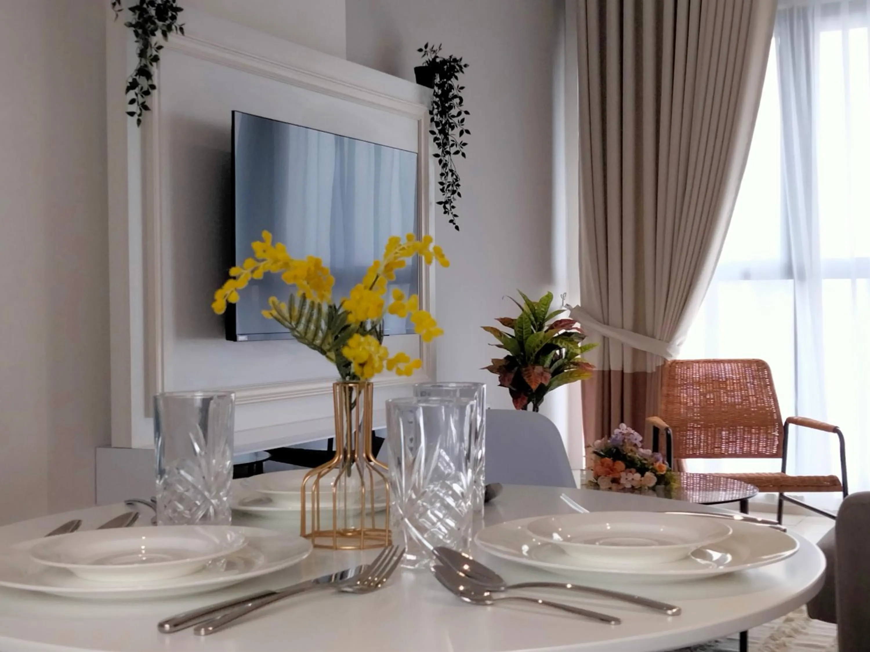 Communal lounge/ TV room in Continew Residence by HomeBrickz