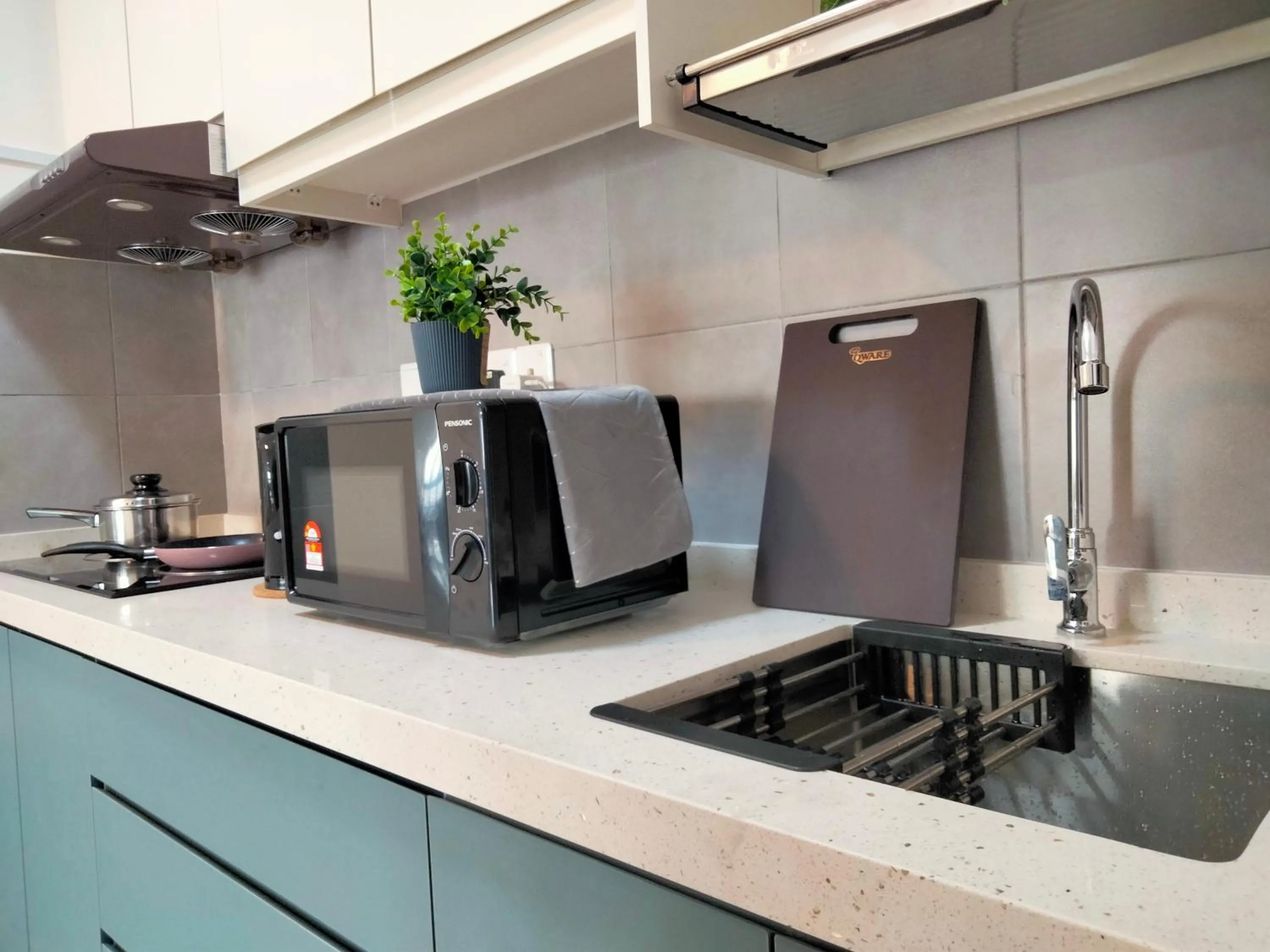 microwave in Continew Residence by HomeBrickz