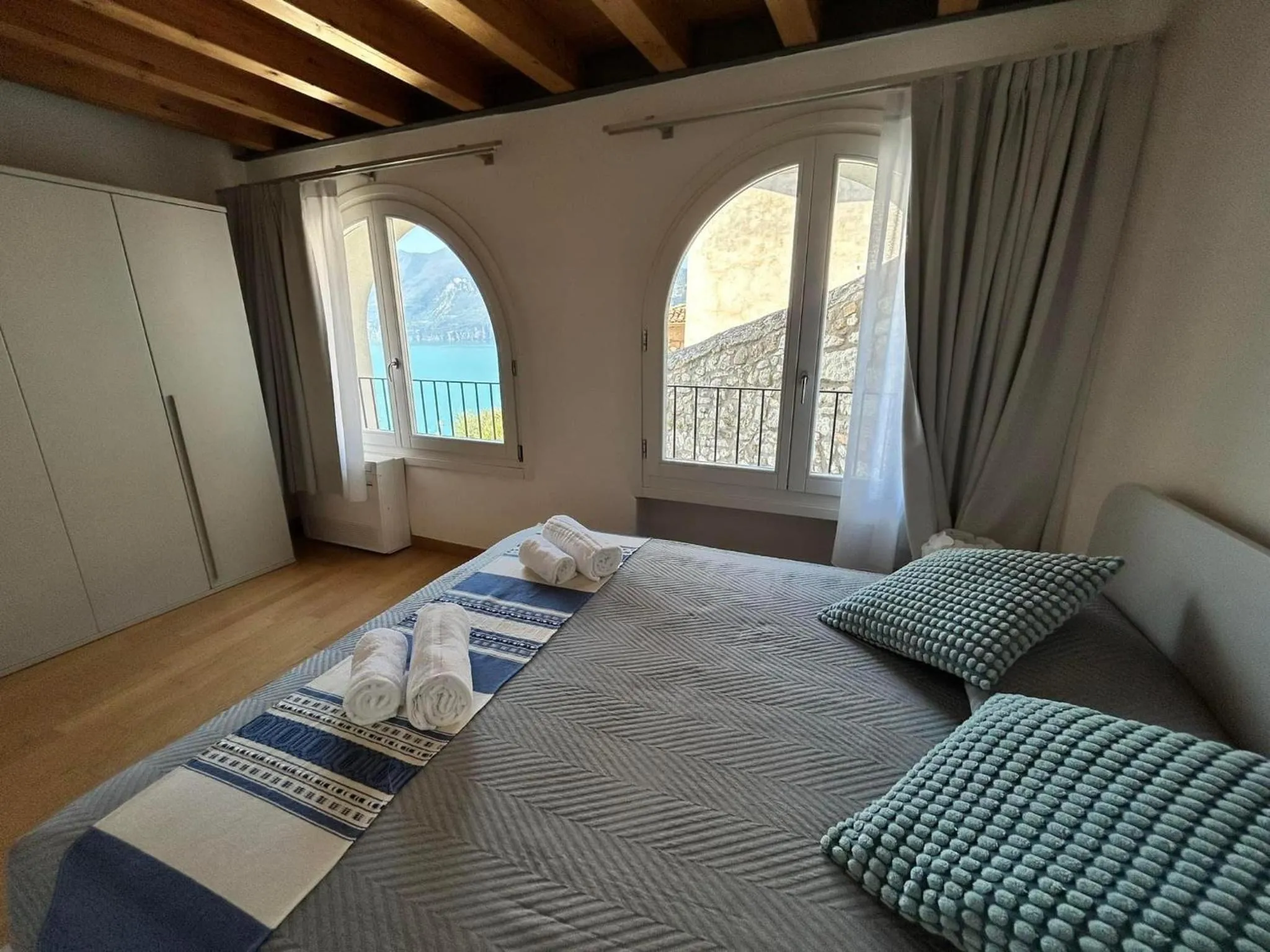 Bed in Villa Borgo Borago
