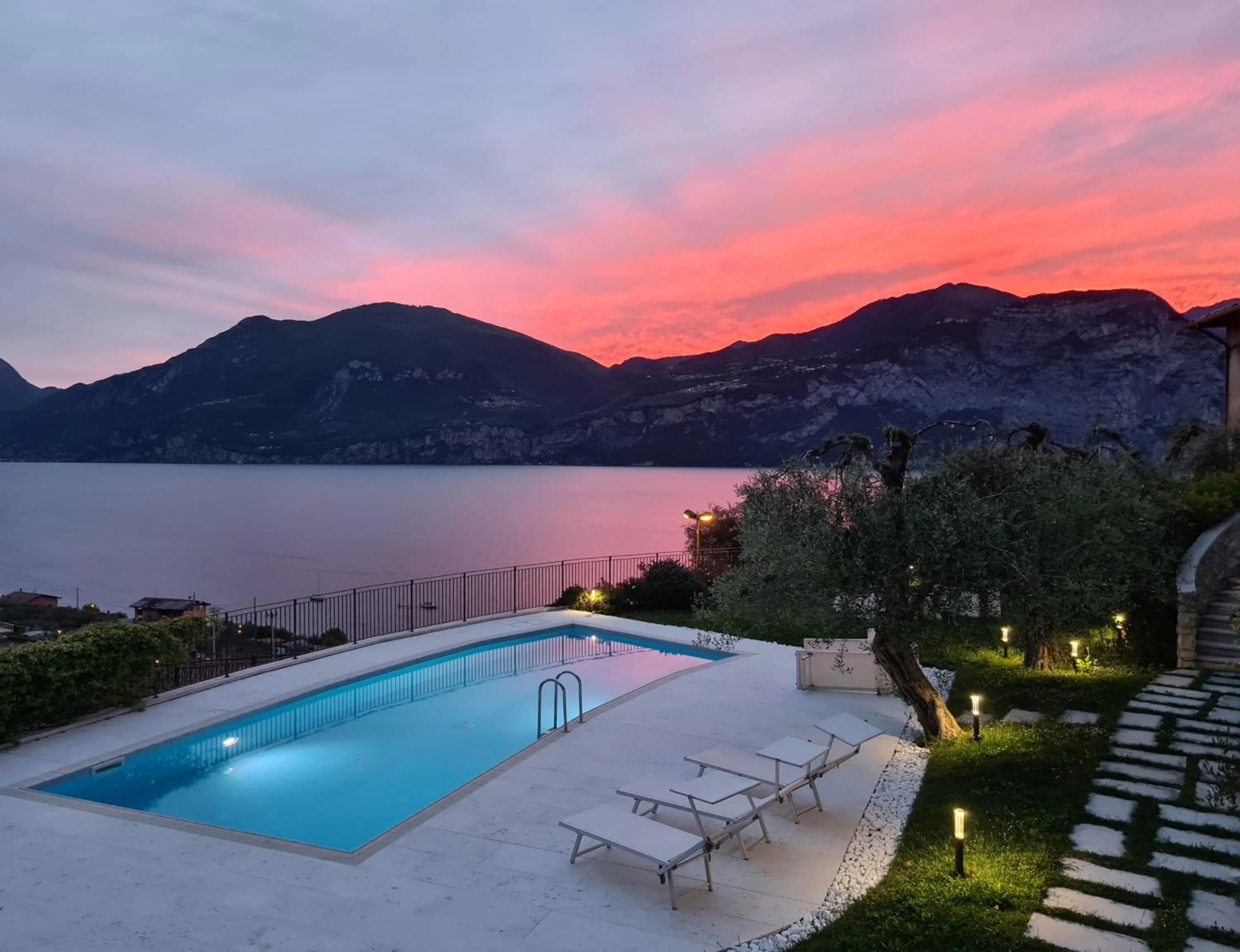 Swimming pool in Villa Borgo Borago