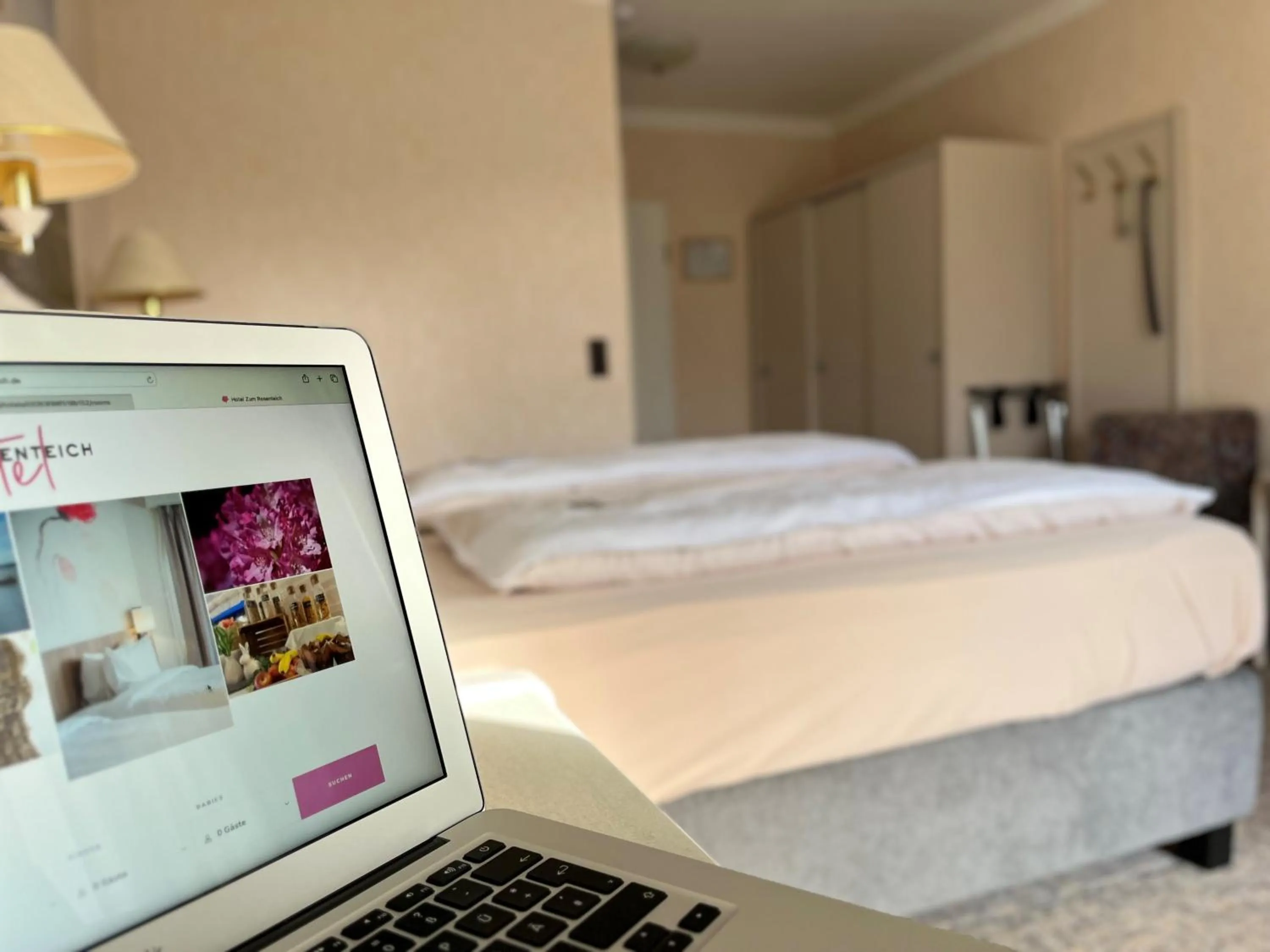 Bedroom, Bed in Hotel zum Rosenteich