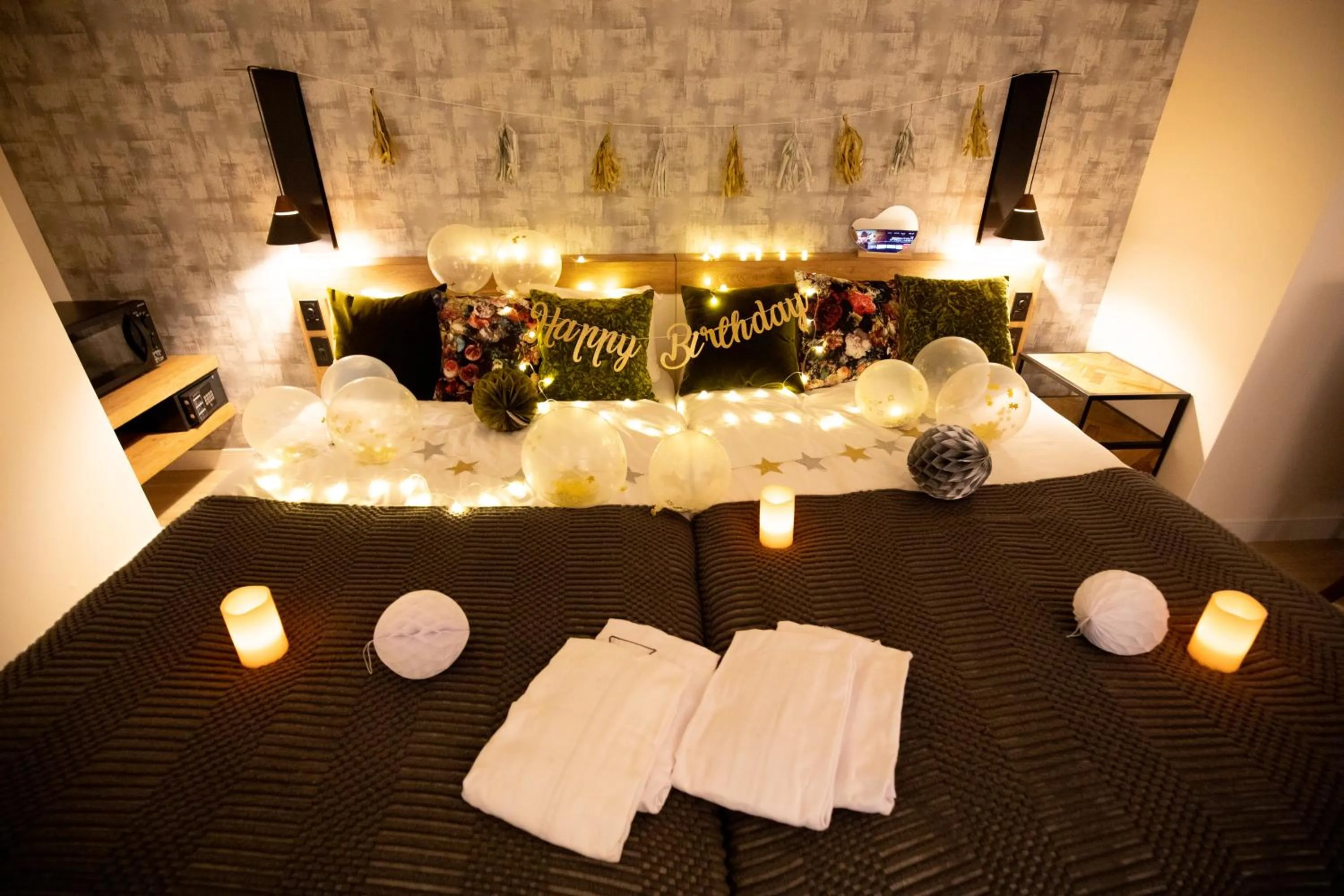 Bed in FFFFFF Hotel エフホテル