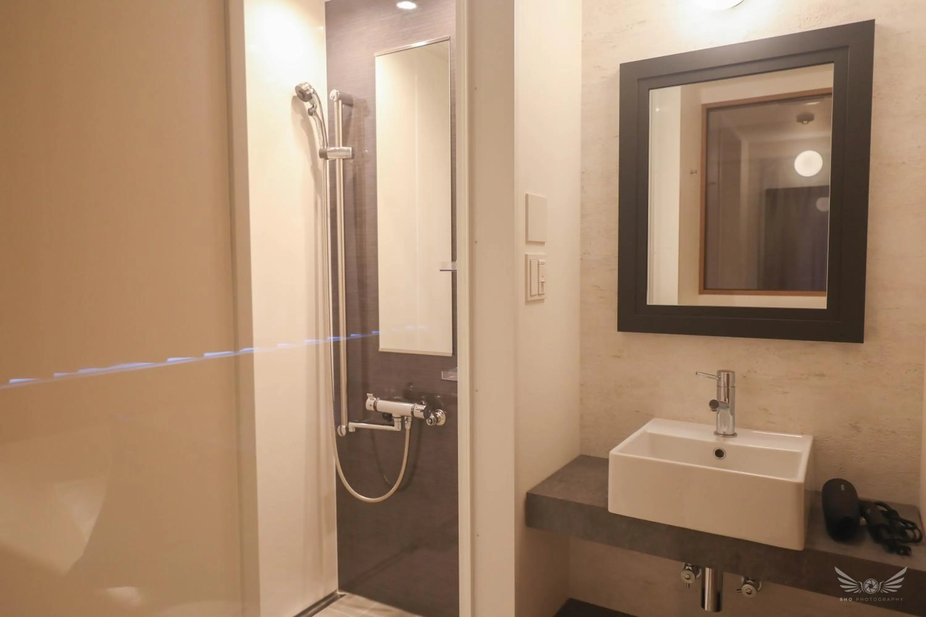 Shower in FFFFFF Hotel エフホテル