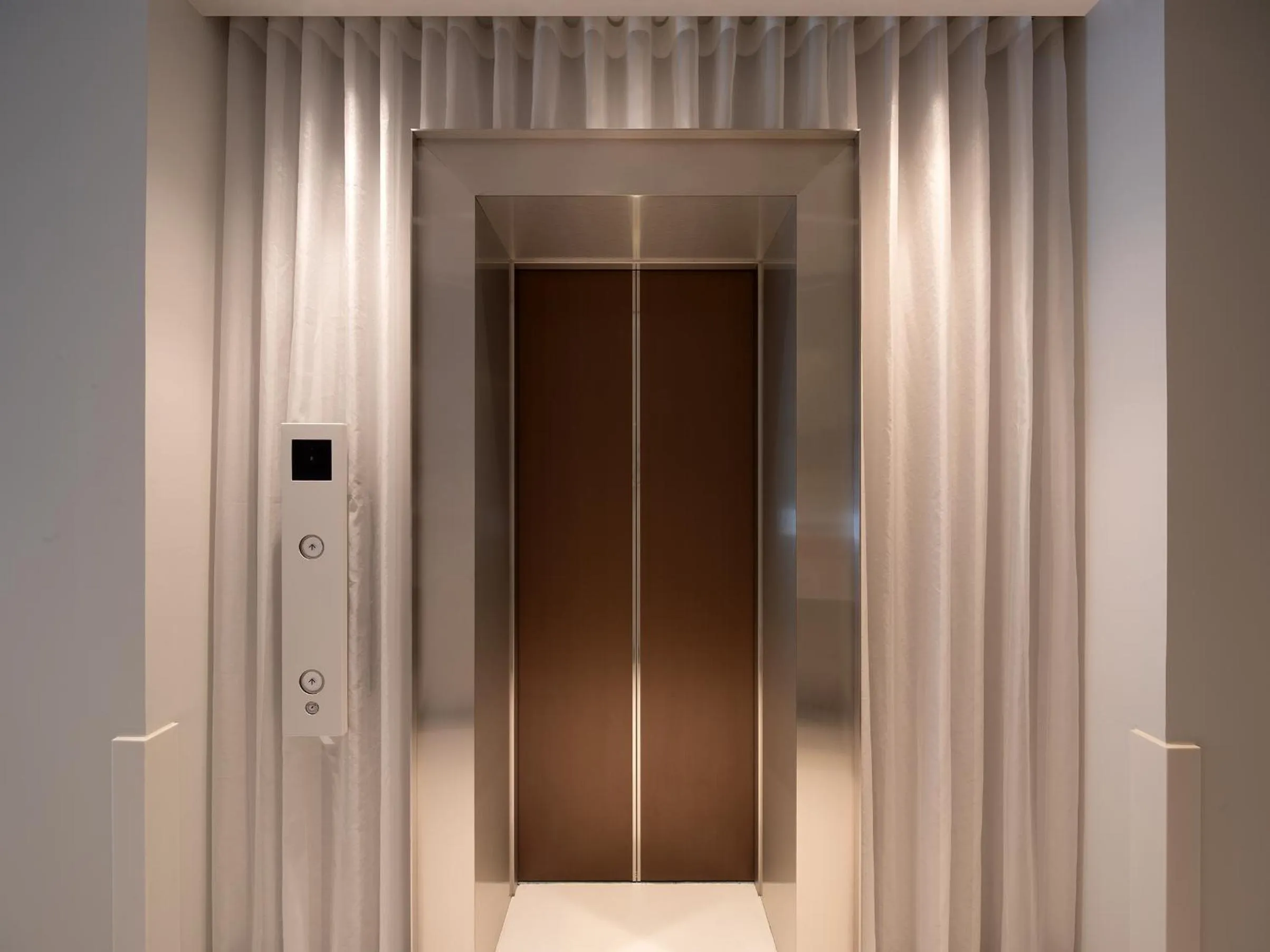 elevator in FFFFFF Hotel エフホテル