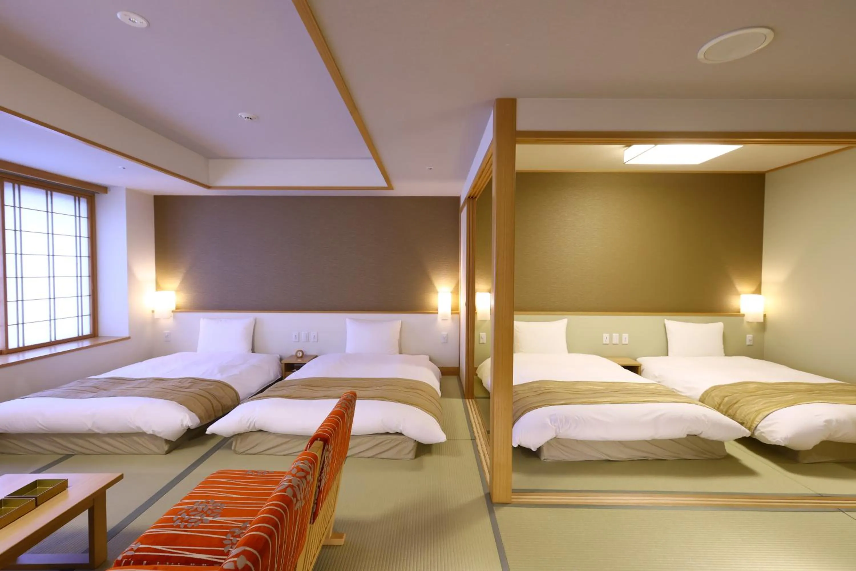 Photo of the whole room, Bed in Oyado Tsukiyo no Usagi