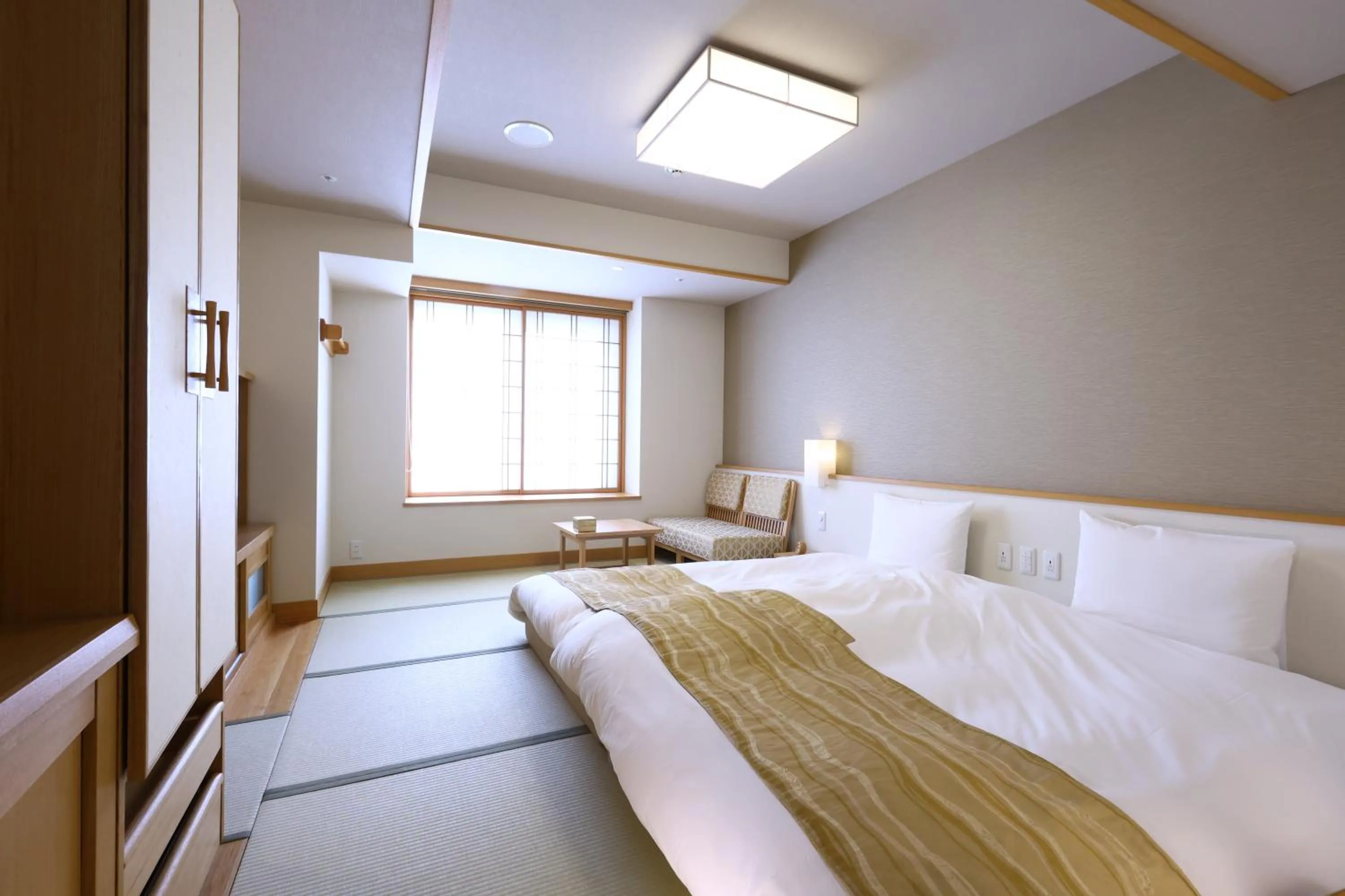 Photo of the whole room, Bed in Oyado Tsukiyo no Usagi