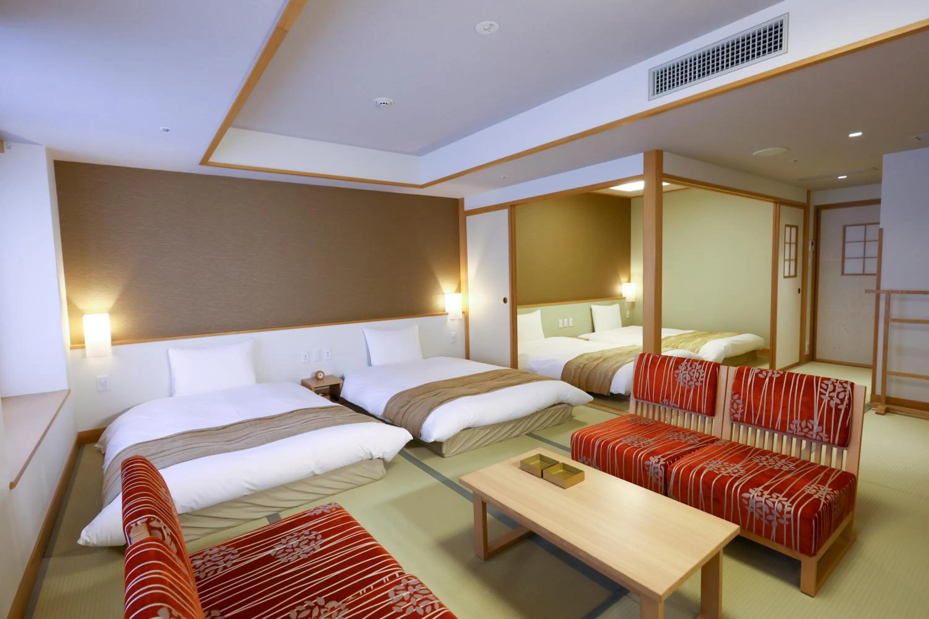 Photo of the whole room, Bed in Oyado Tsukiyo no Usagi