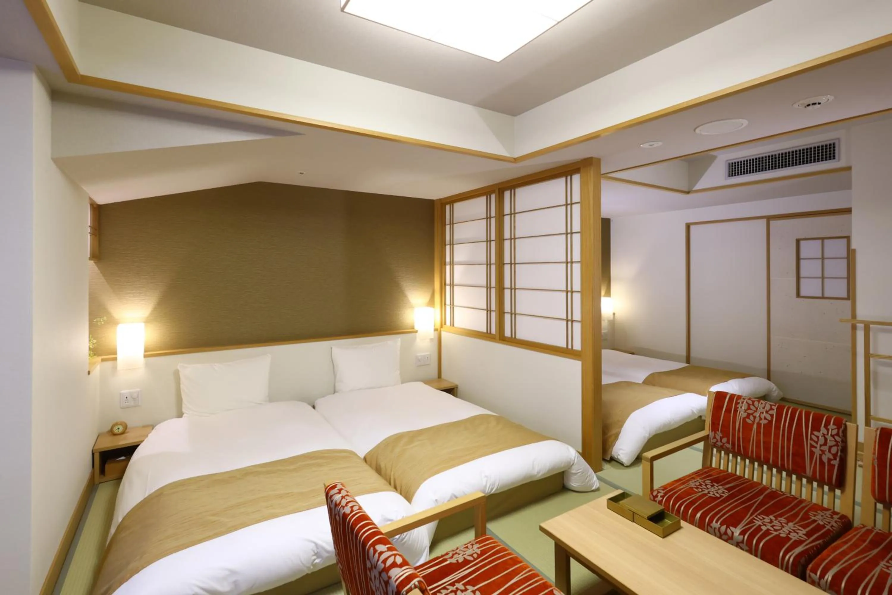 Photo of the whole room, Bed in Oyado Tsukiyo no Usagi