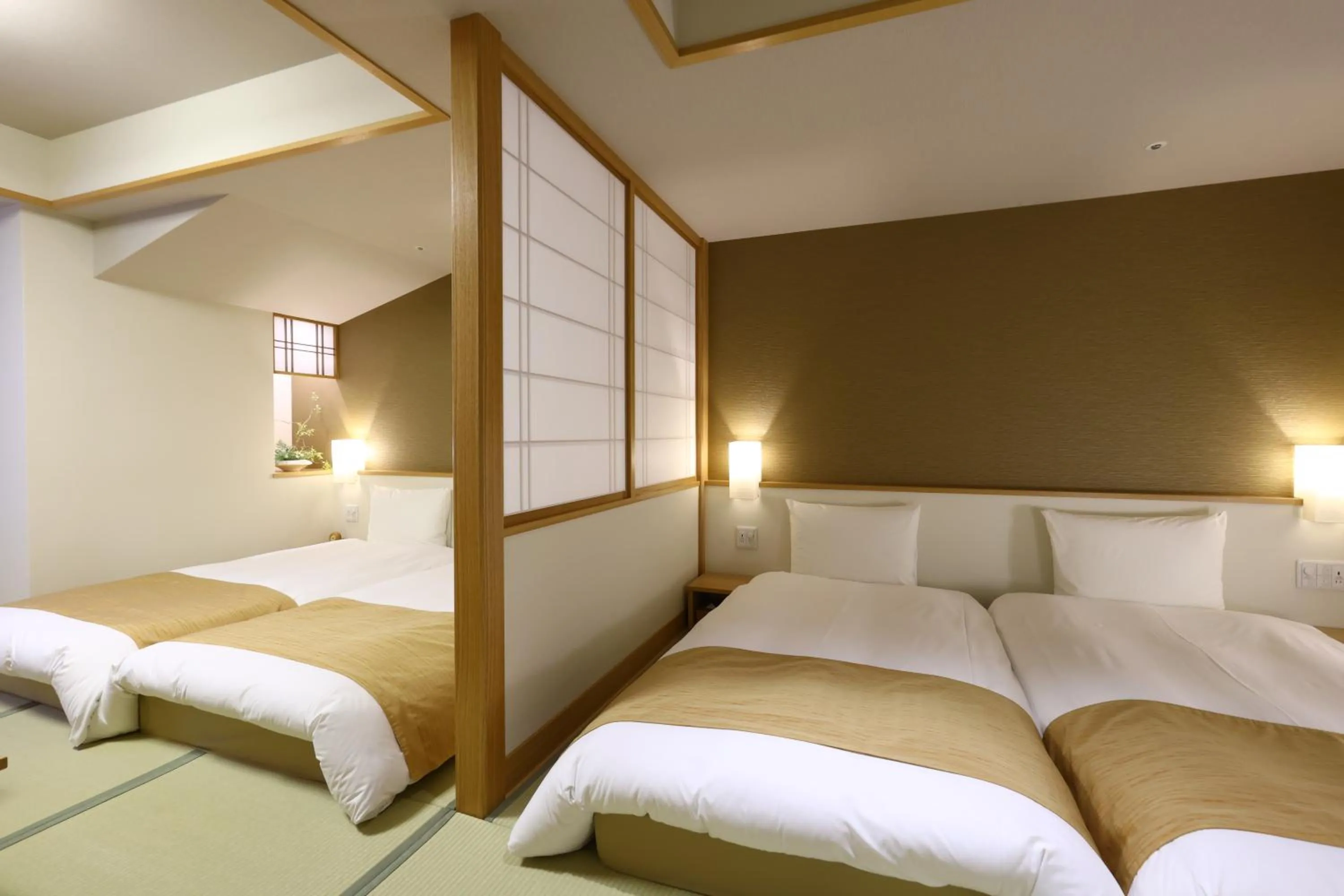 Photo of the whole room, Bed in Oyado Tsukiyo no Usagi