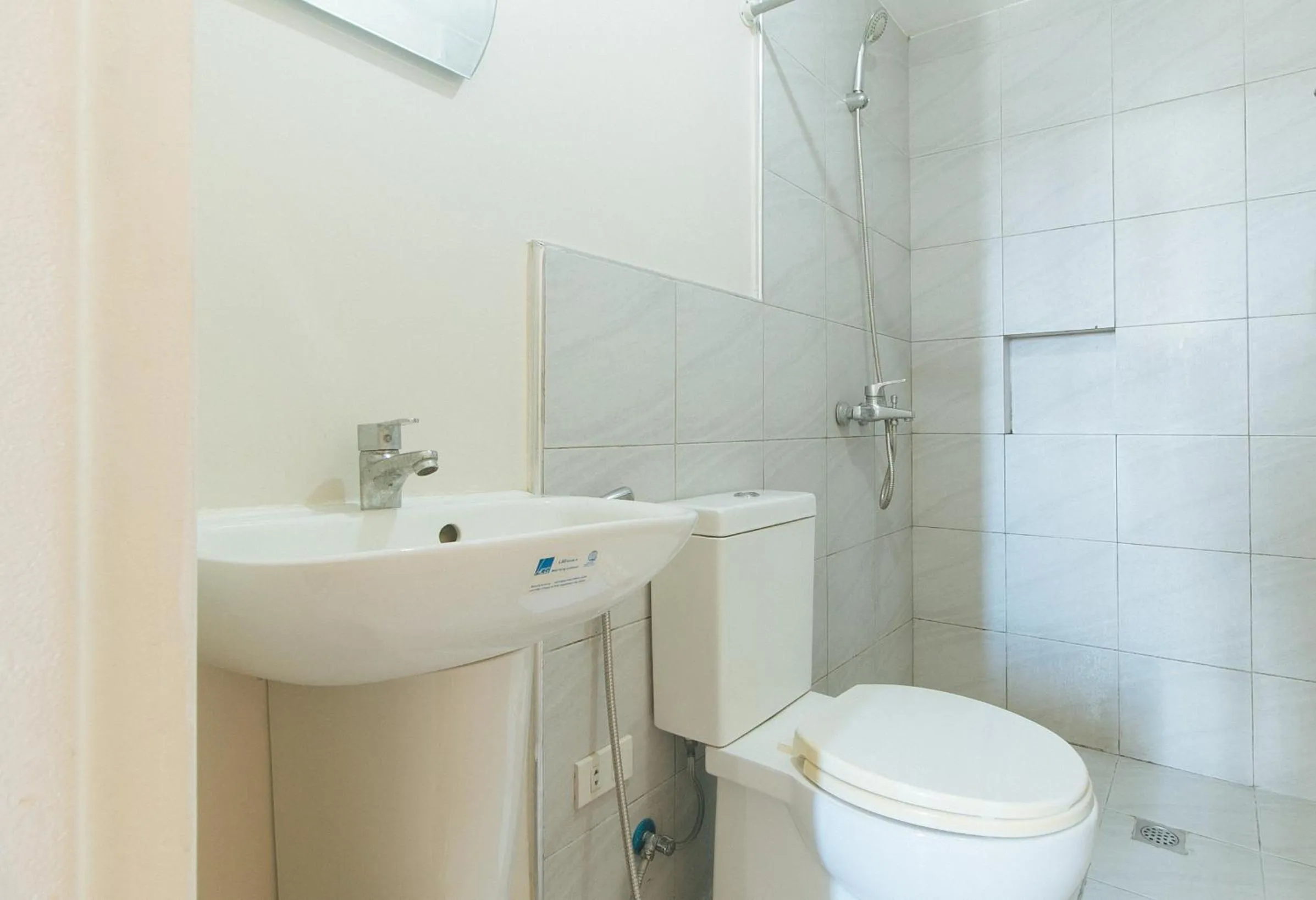 Shower in 59 Xavierville by RedDoorz