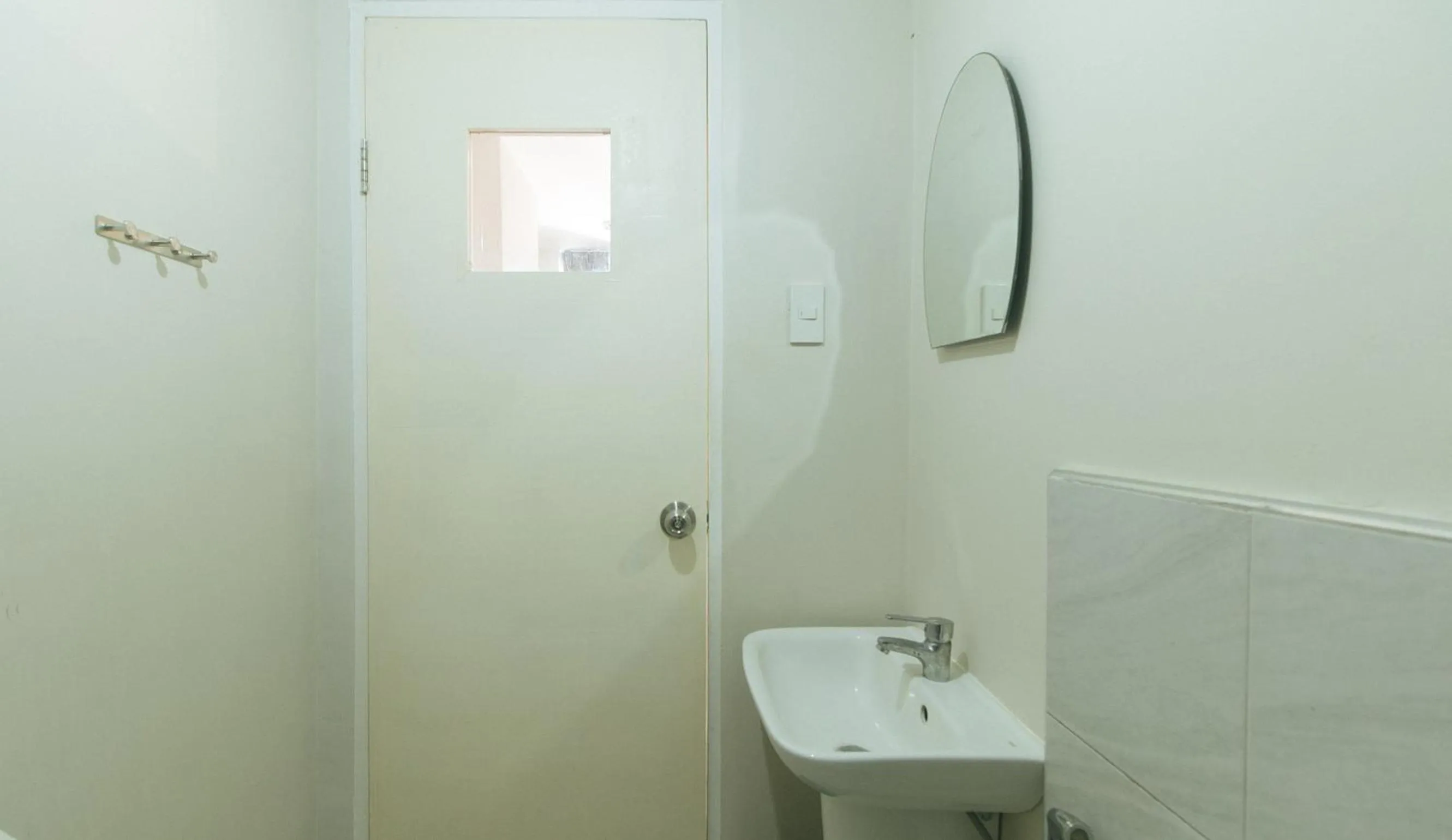 Toilet in 59 Xavierville by RedDoorz