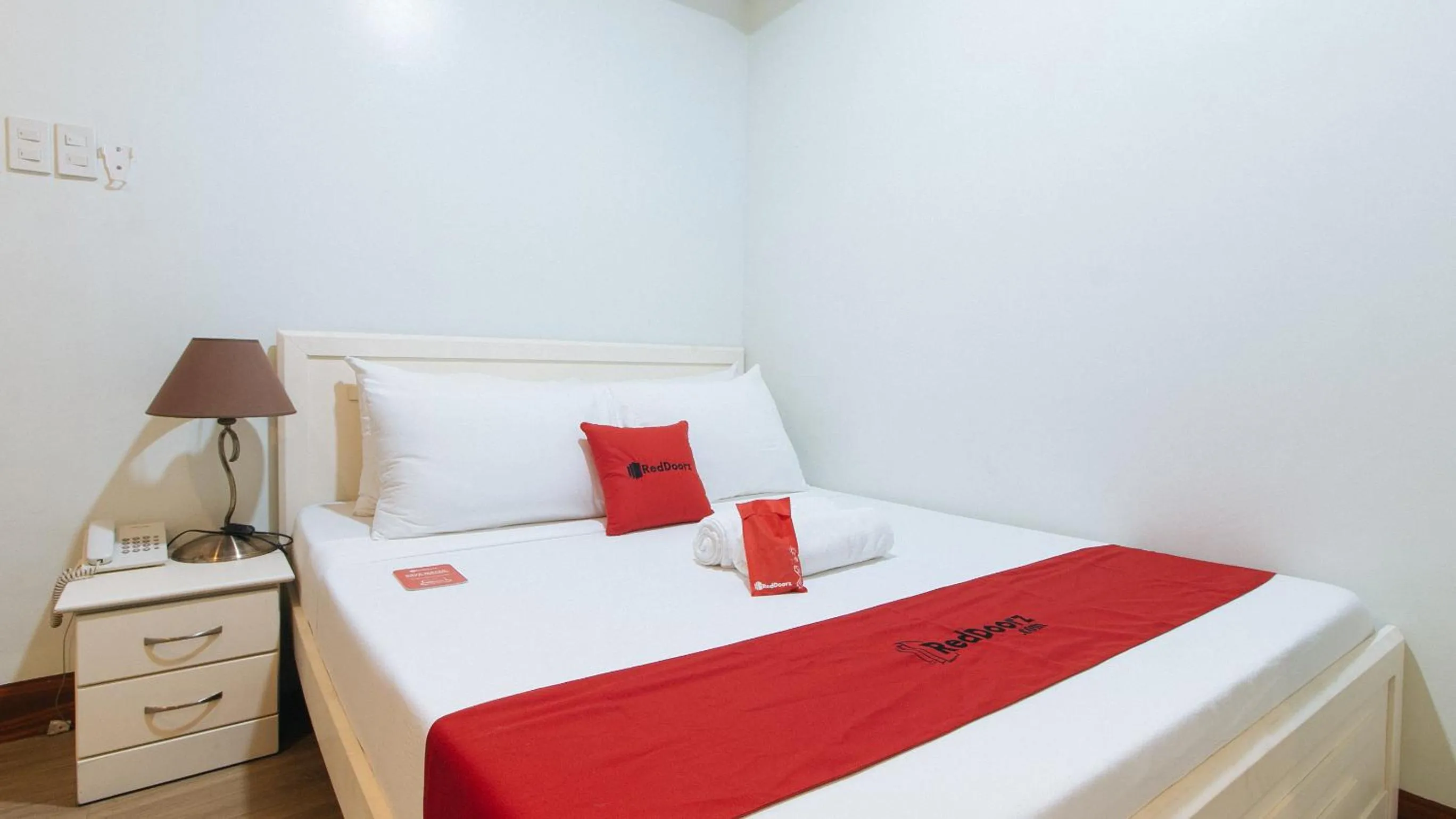 Bed in RedDoorz Premium @ Nick Hotel Gerona Tarlac