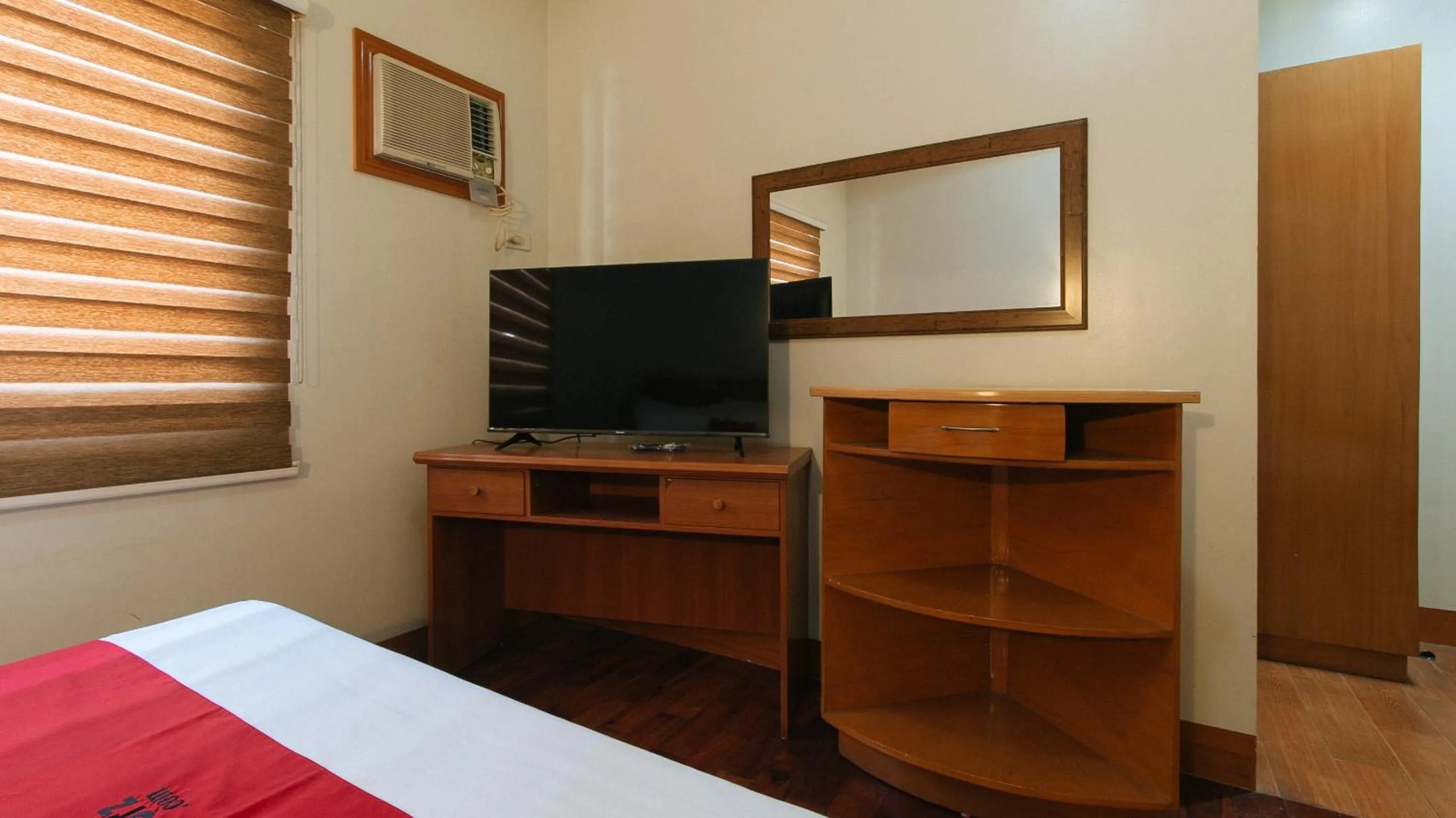 Bed in RedDoorz Premium @ Nick Hotel Gerona Tarlac