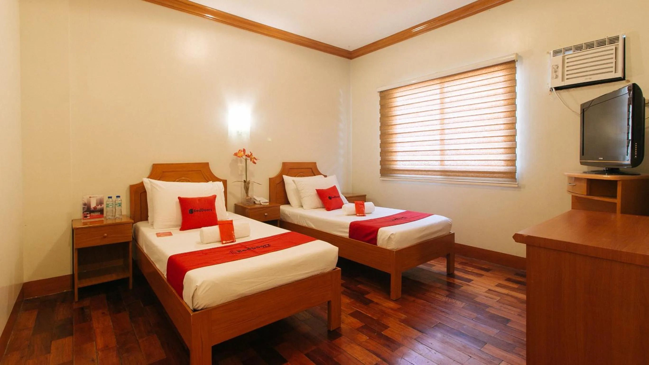 Bed in RedDoorz Premium @ Nick Hotel Gerona Tarlac