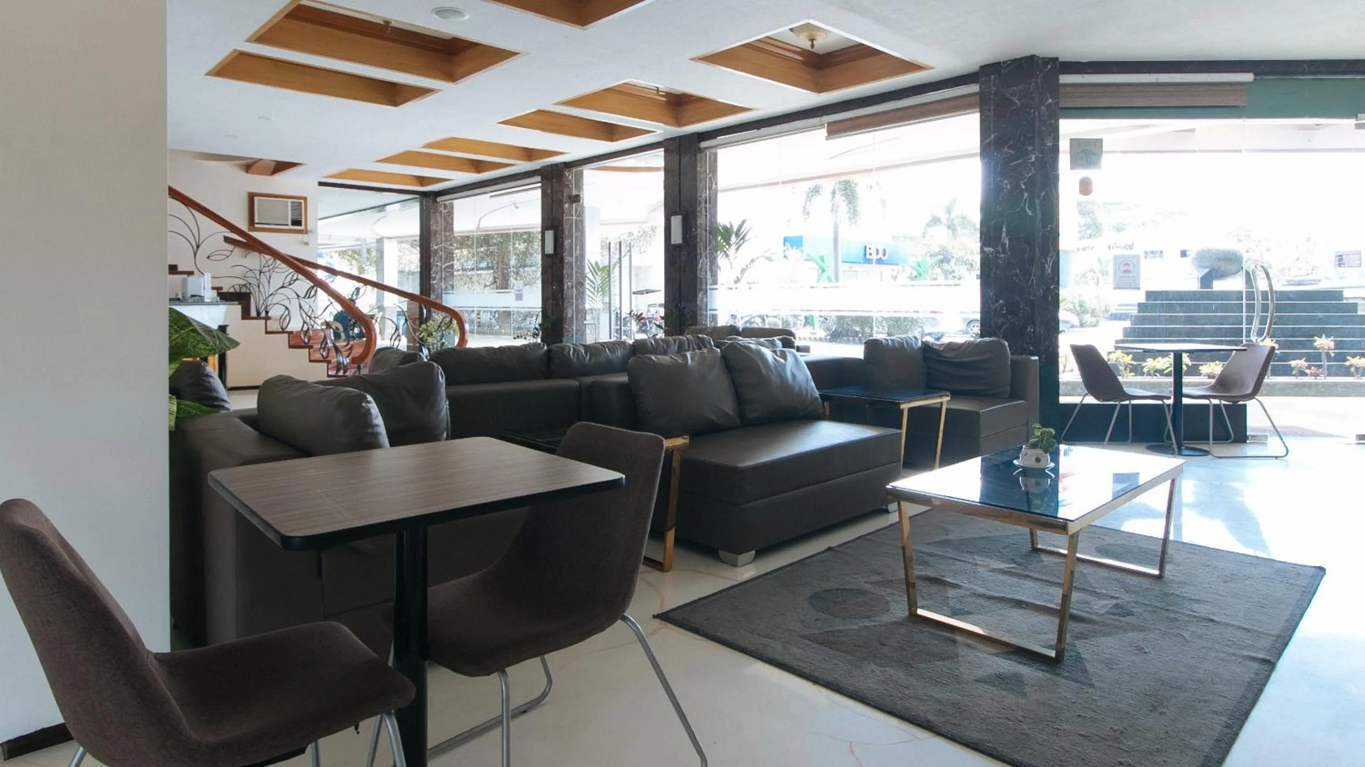 Lobby or reception in RedDoorz Premium @ Nick Hotel Gerona Tarlac