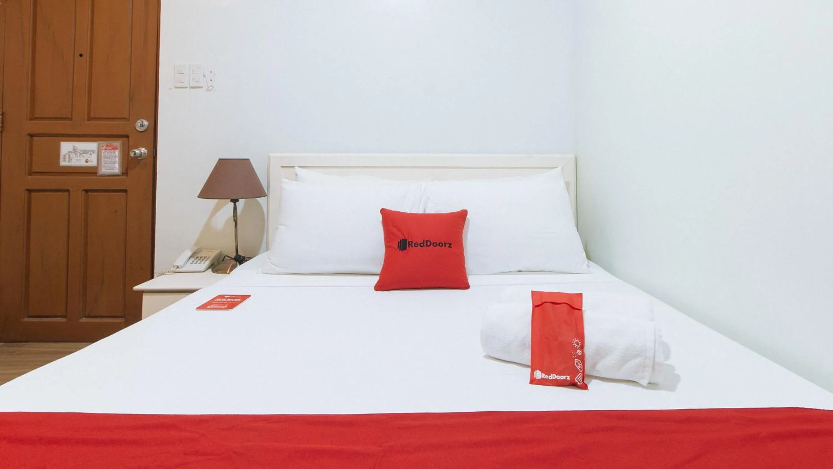 Bed in RedDoorz Premium @ Nick Hotel Gerona Tarlac