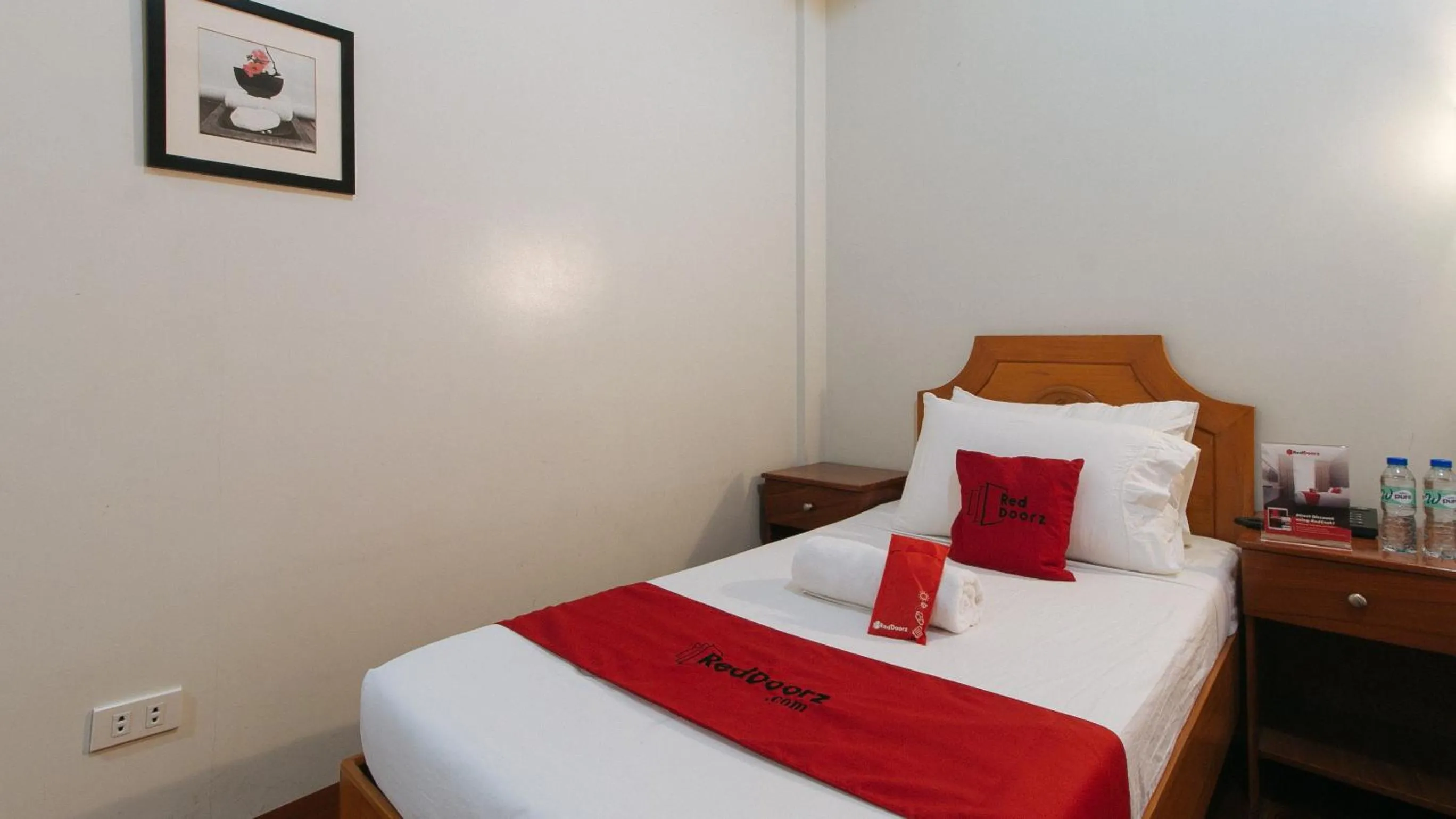 Bed in RedDoorz Premium @ Nick Hotel Gerona Tarlac