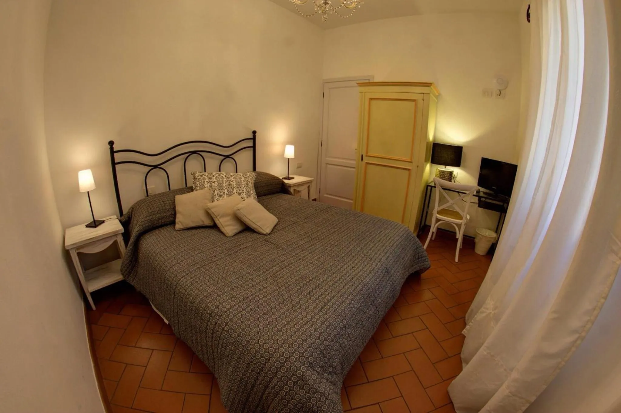 Photo of the whole room, Bed in Cosy House