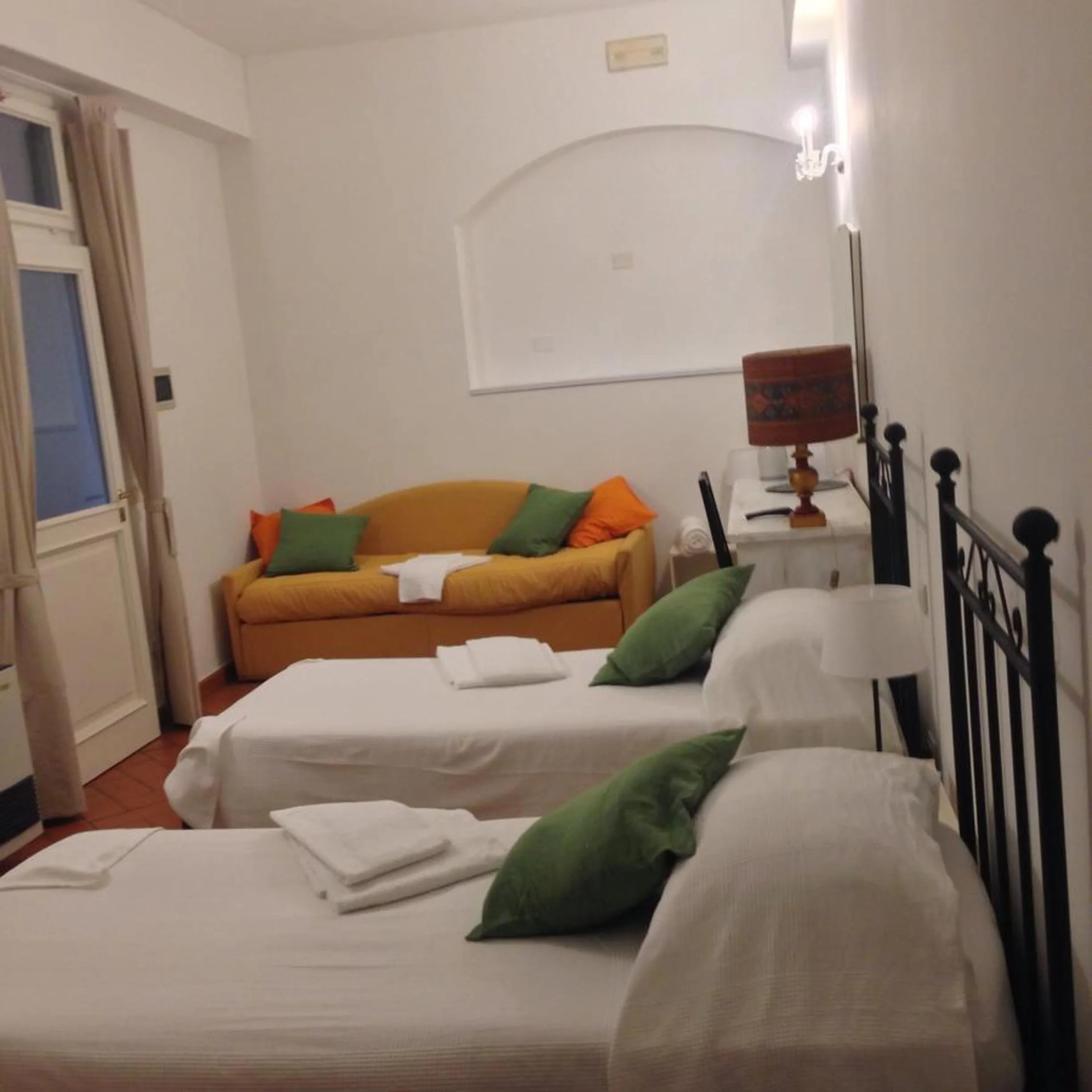 Photo of the whole room, Bed in Cosy House