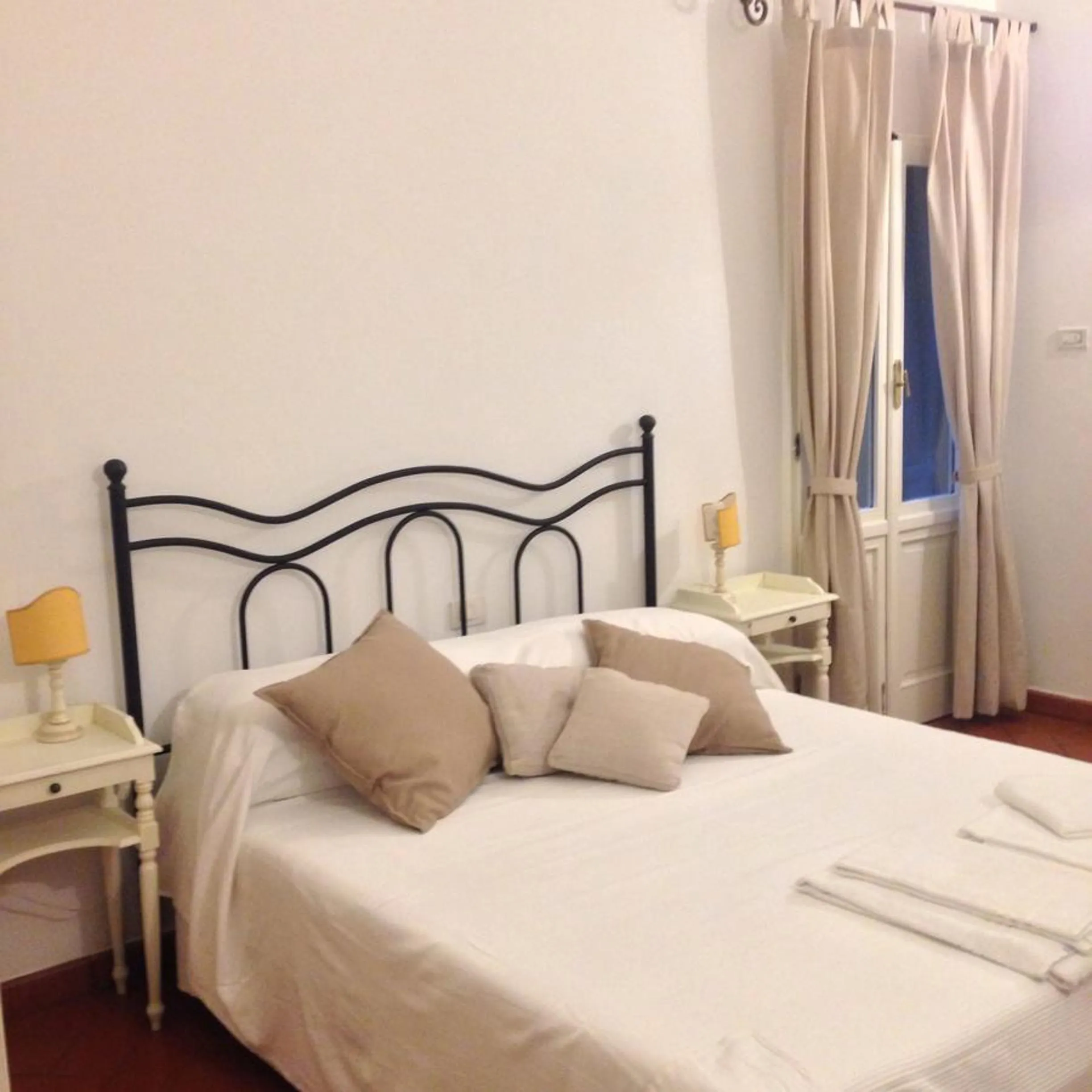 Photo of the whole room, Bed in Cosy House