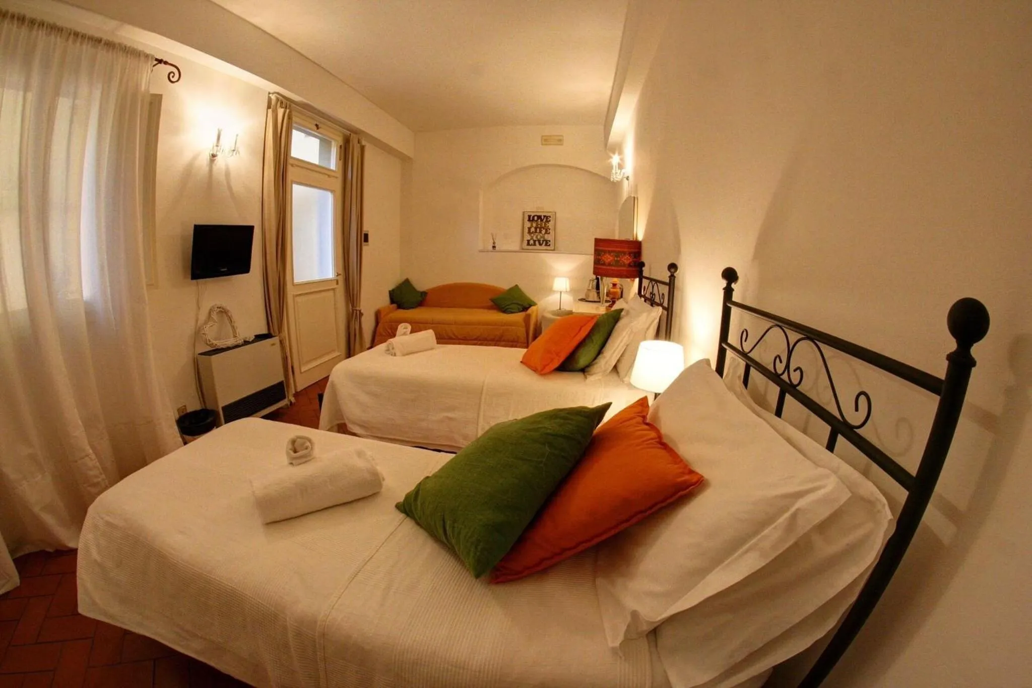 Photo of the whole room, Bed in Cosy House