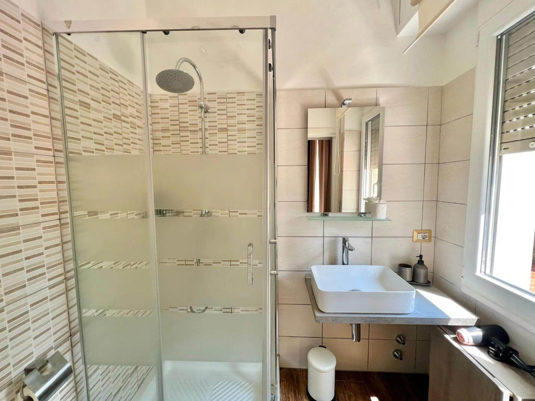 Shower in Bergamoincity