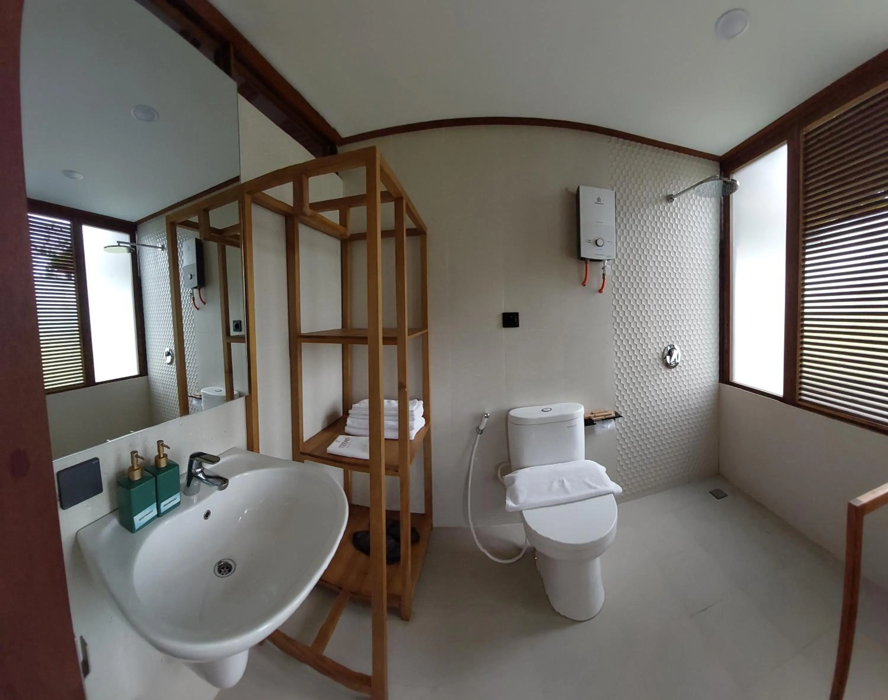 Shower in Teras Hotel Ijen Banyuwangi