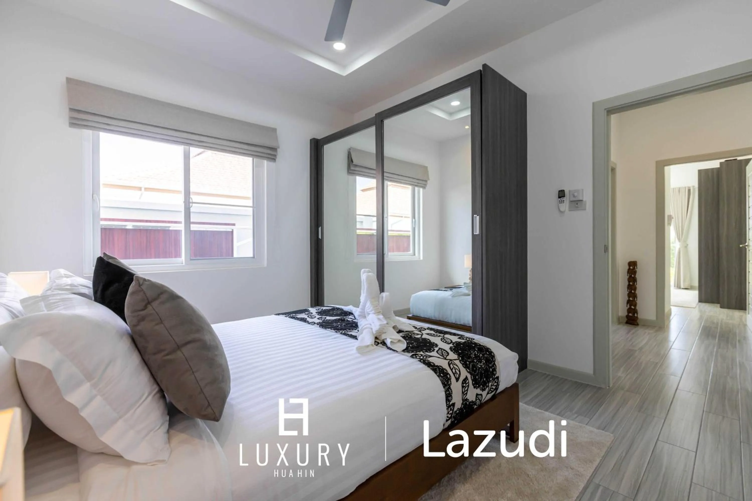 Bed in New Modern 3 Bedroom Pool Villa MS24