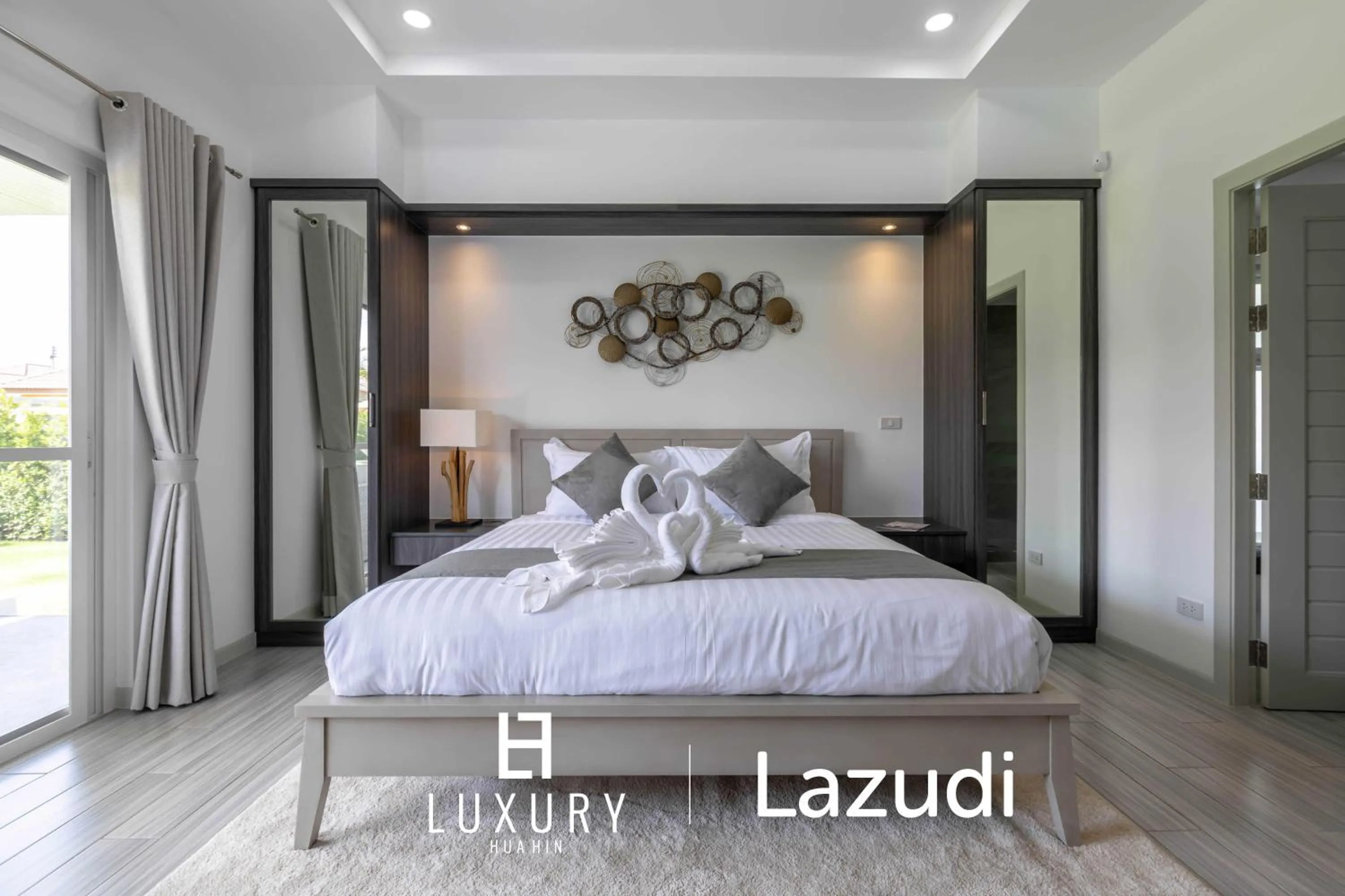 Bed in New Modern 3 Bedroom Pool Villa MS24