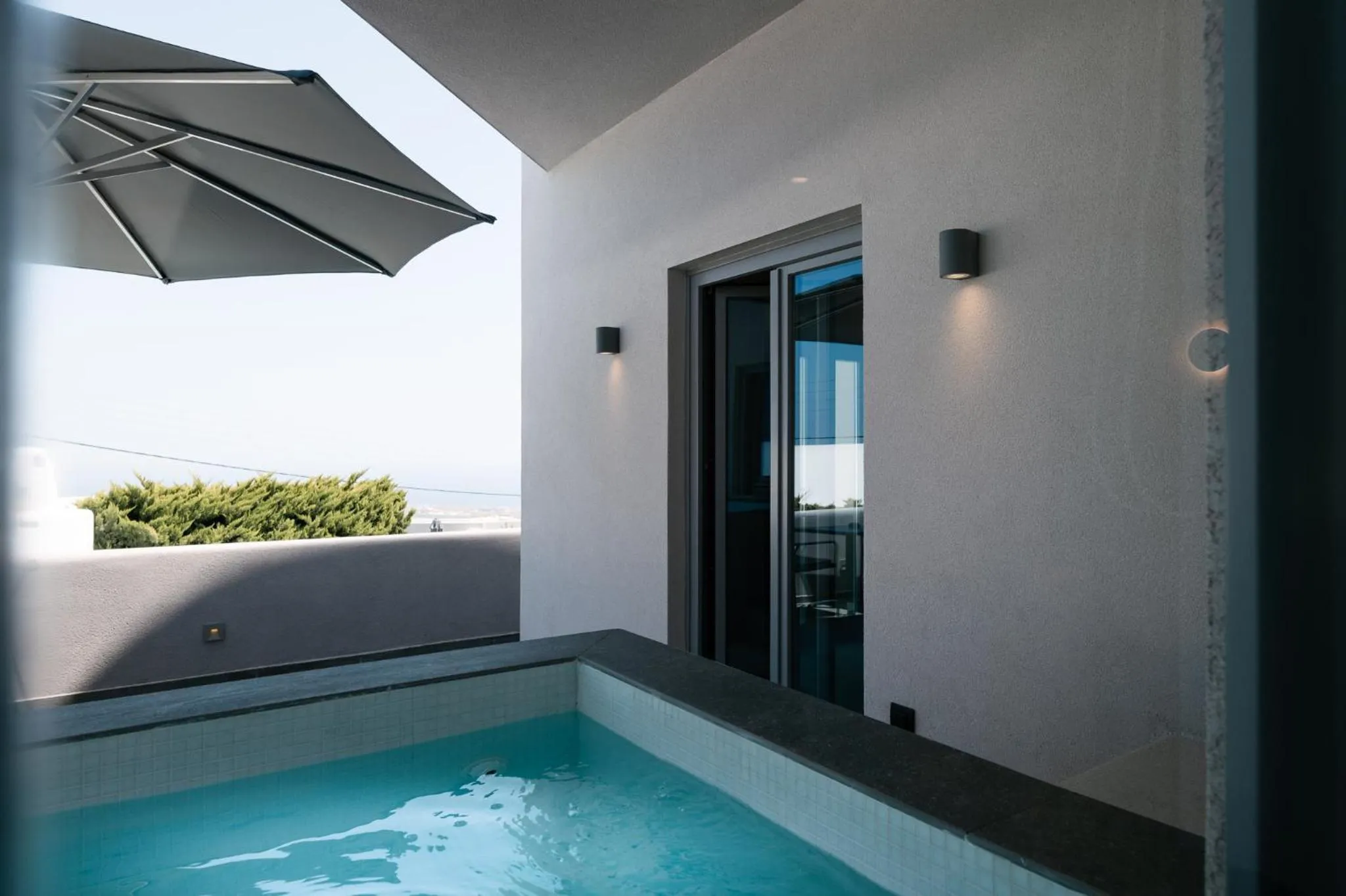 Hot Tub in Elements Cozy Suites Pyrgos