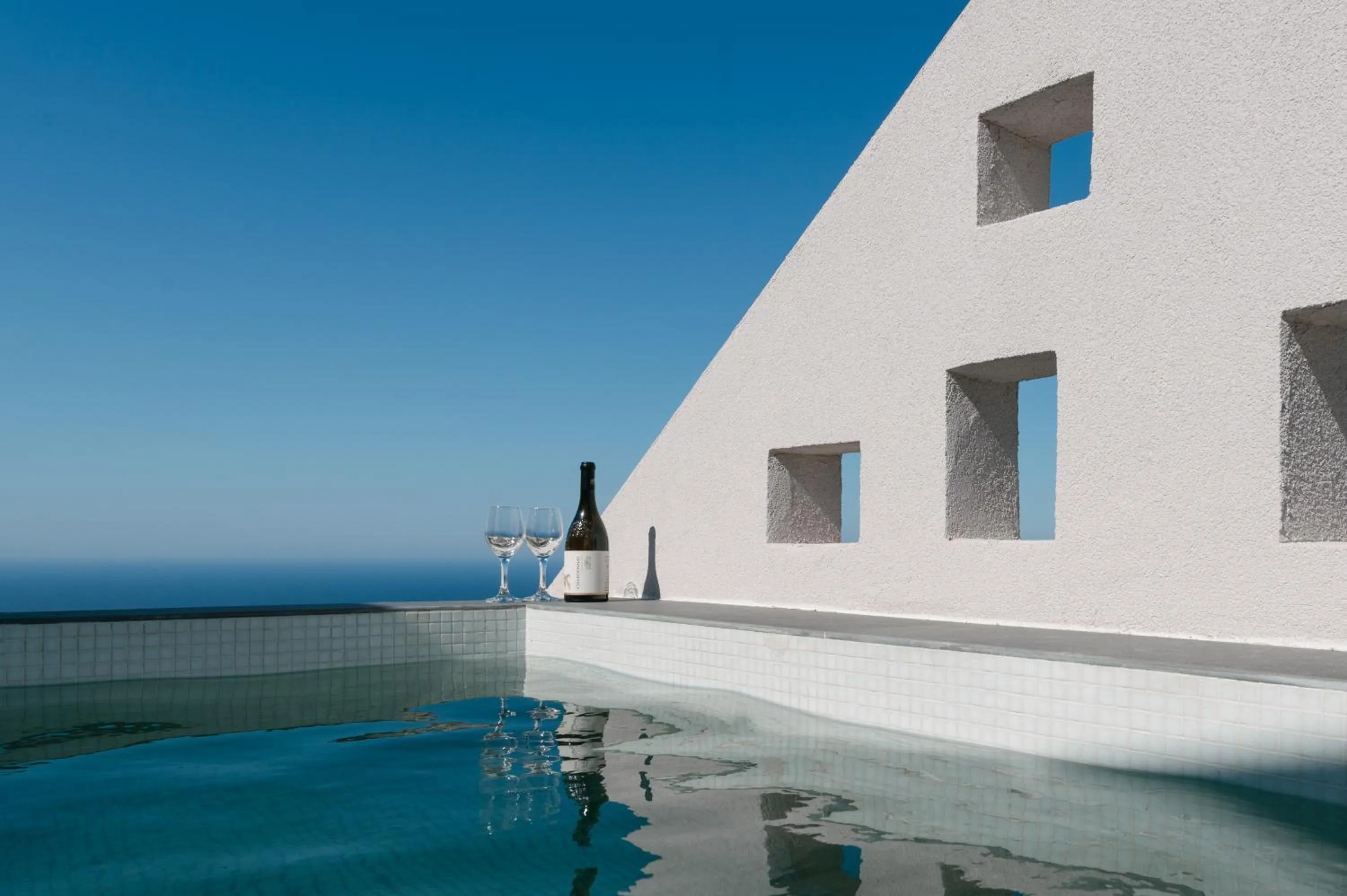 Hot Tub in Elements Cozy Suites Pyrgos