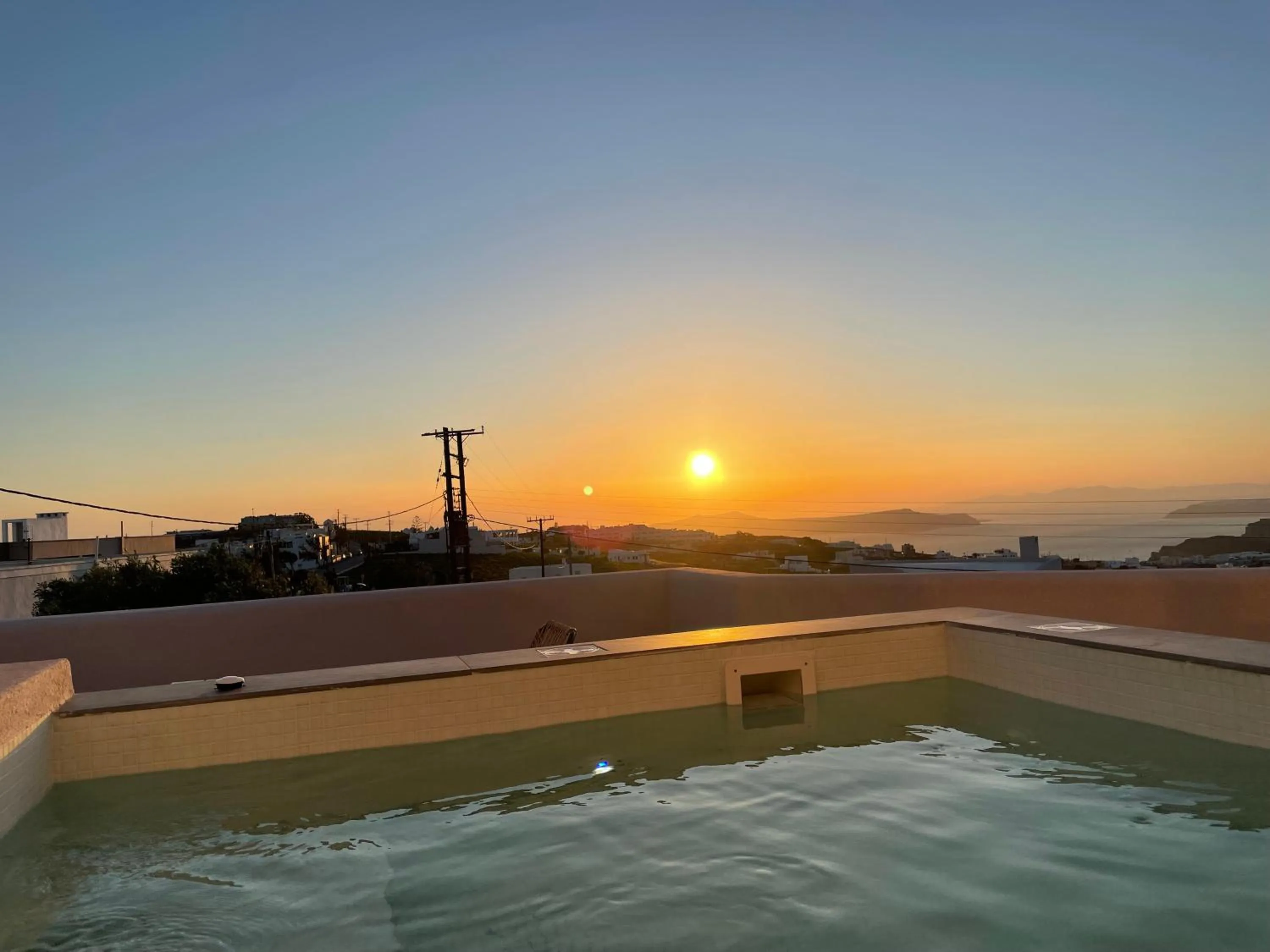 Hot Tub in Elements Cozy Suites Pyrgos