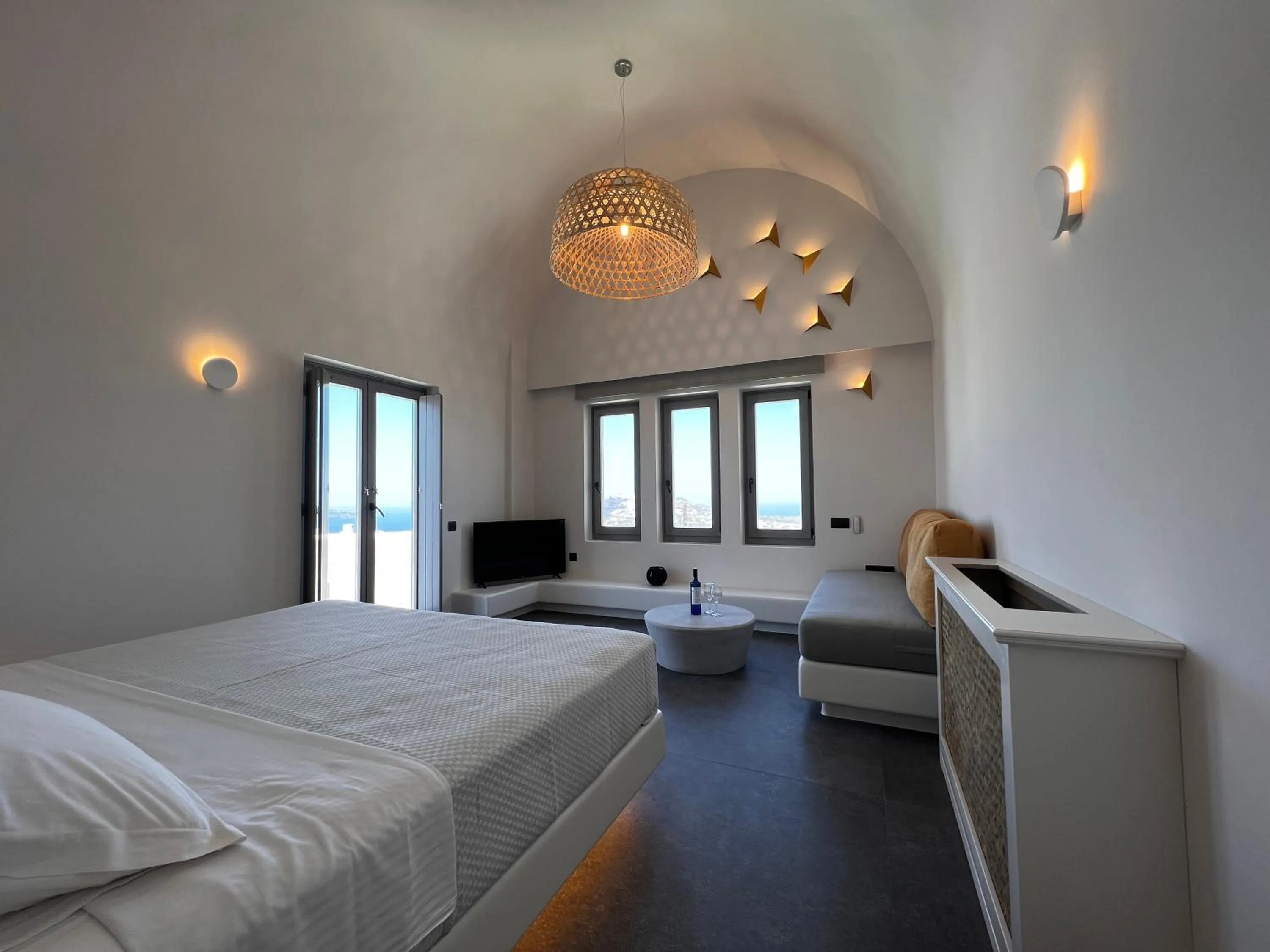 Photo of the whole room, Bed in Elements Cozy Suites Pyrgos