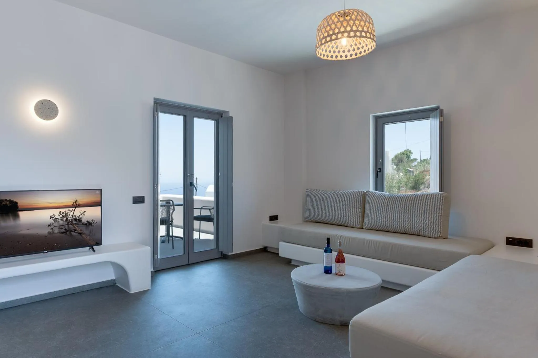 Living room, Bed in Elements Cozy Suites Pyrgos