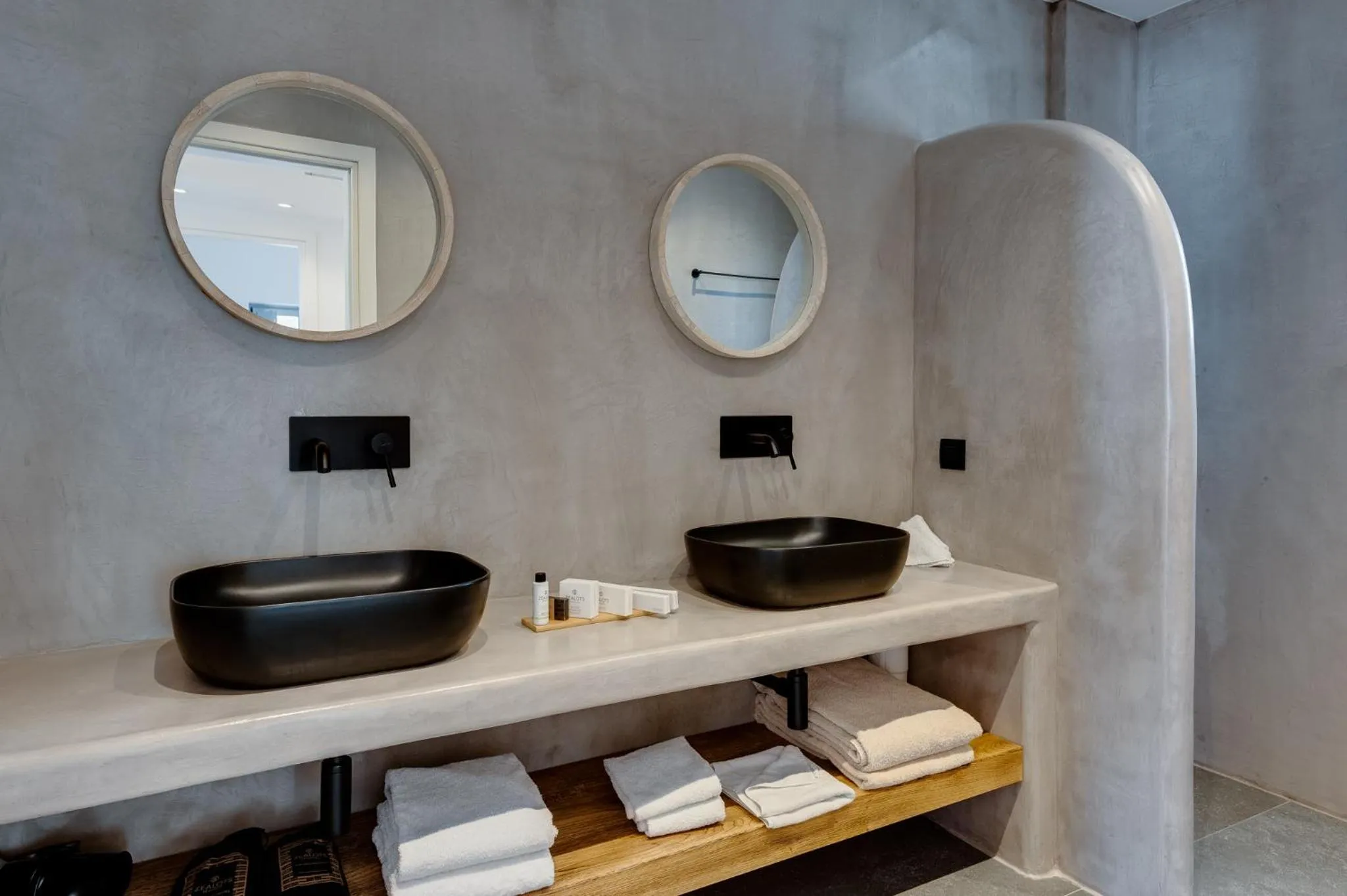 Bathroom in Elements Cozy Suites Pyrgos