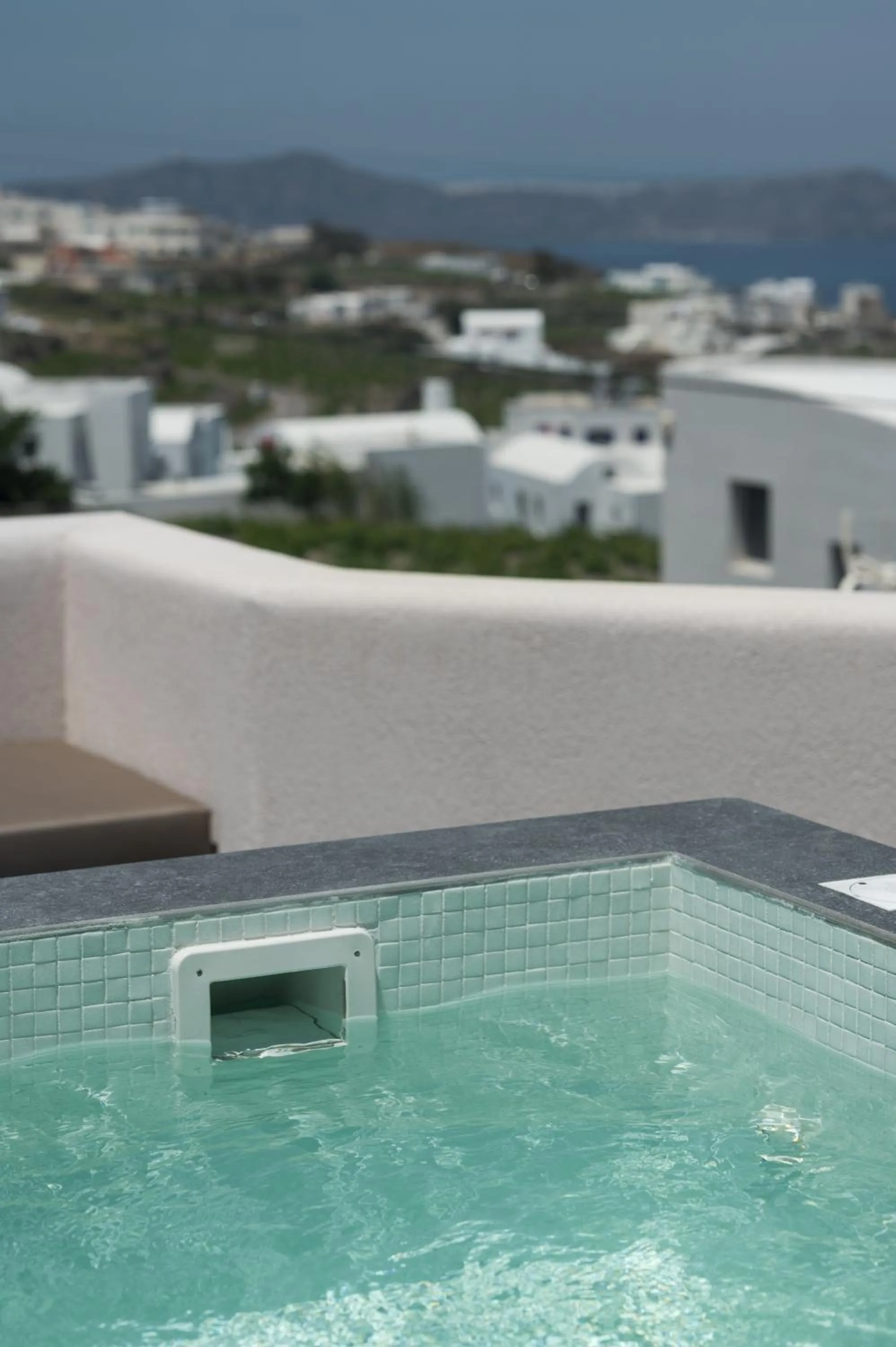 Hot Tub in Elements Cozy Suites Pyrgos