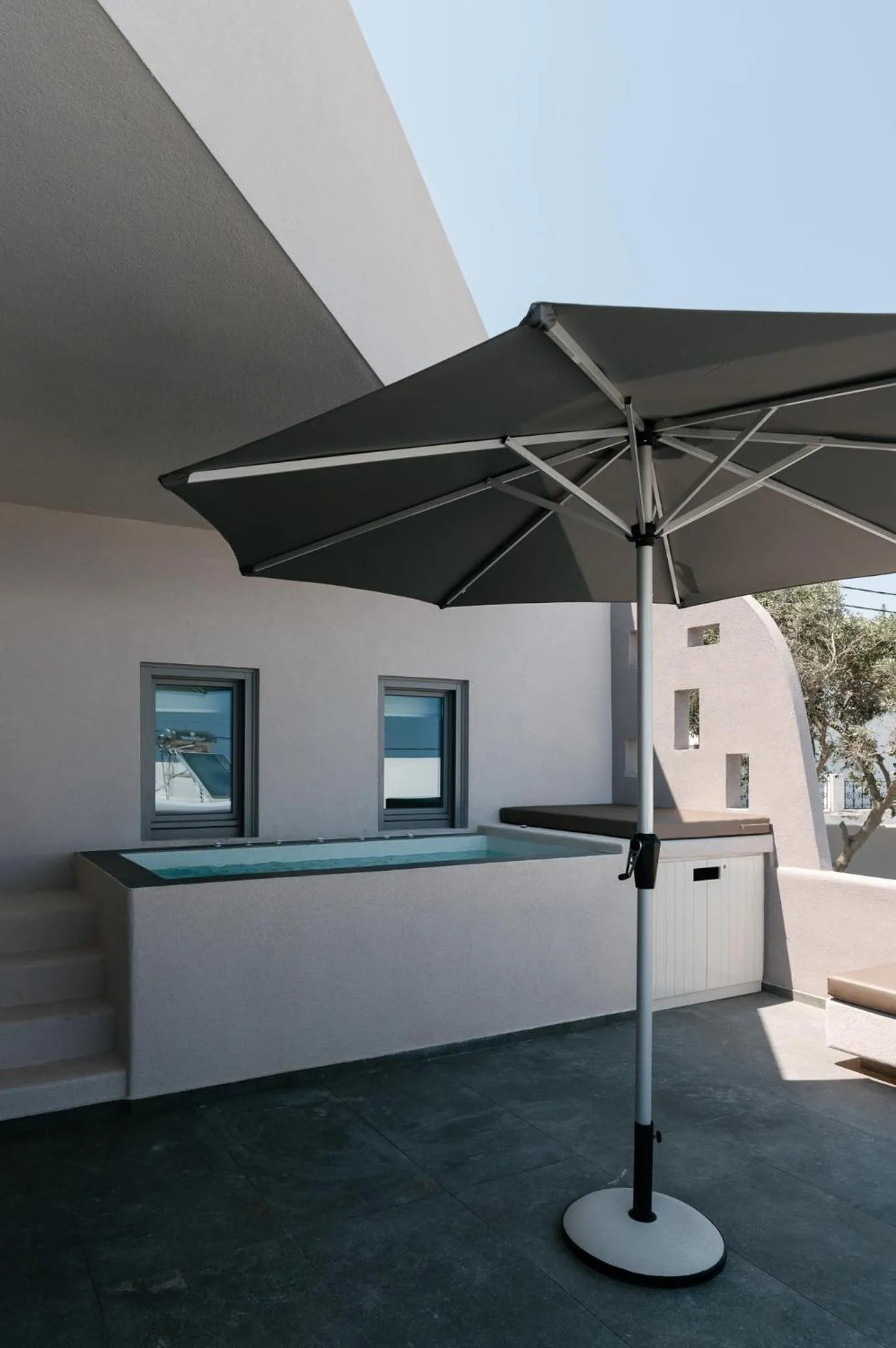 Hot Tub in Elements Cozy Suites Pyrgos