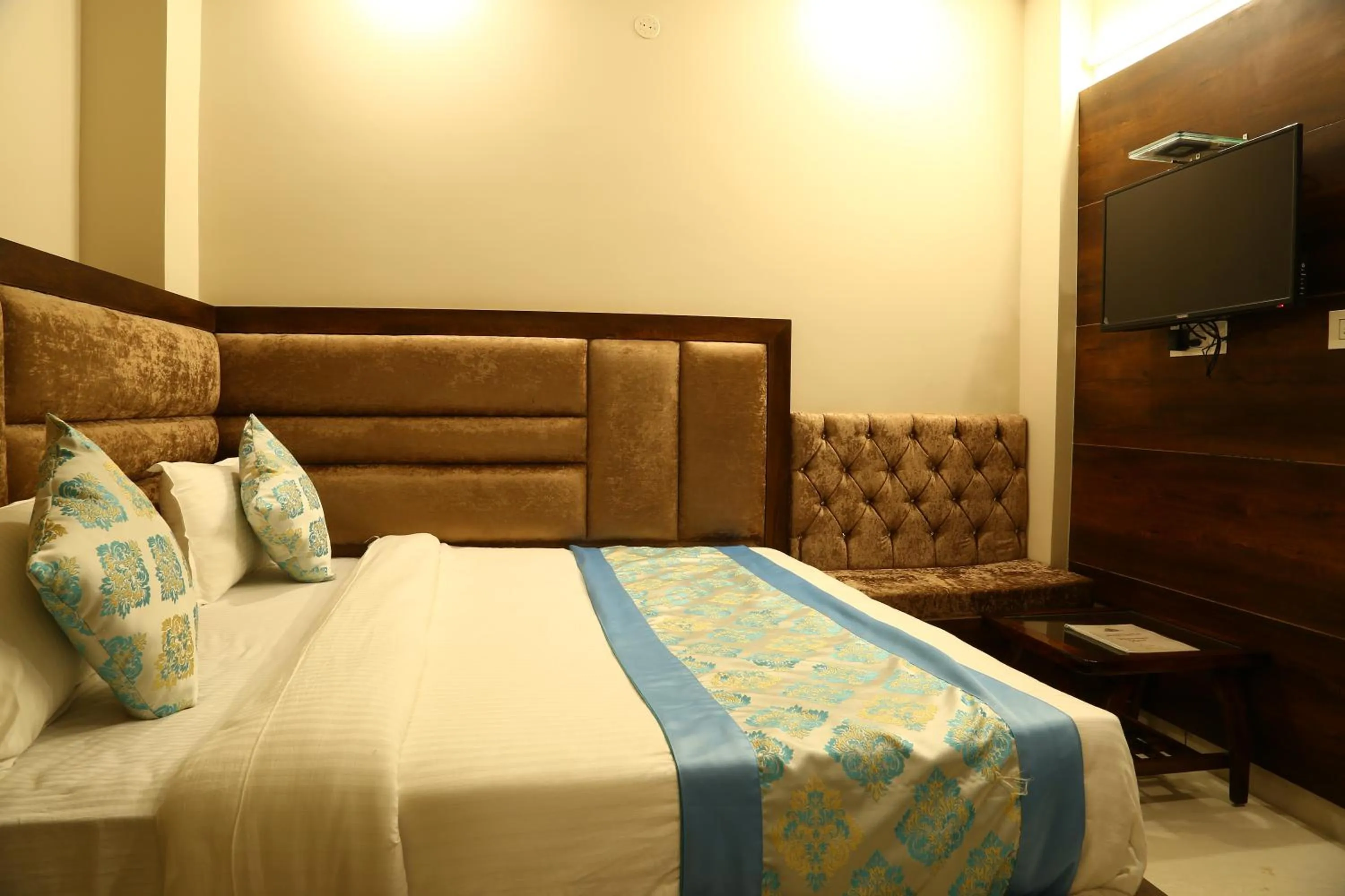Bed in Hotel Kush Ganga - 50 Meter from Har ki Pauri, Haridwar