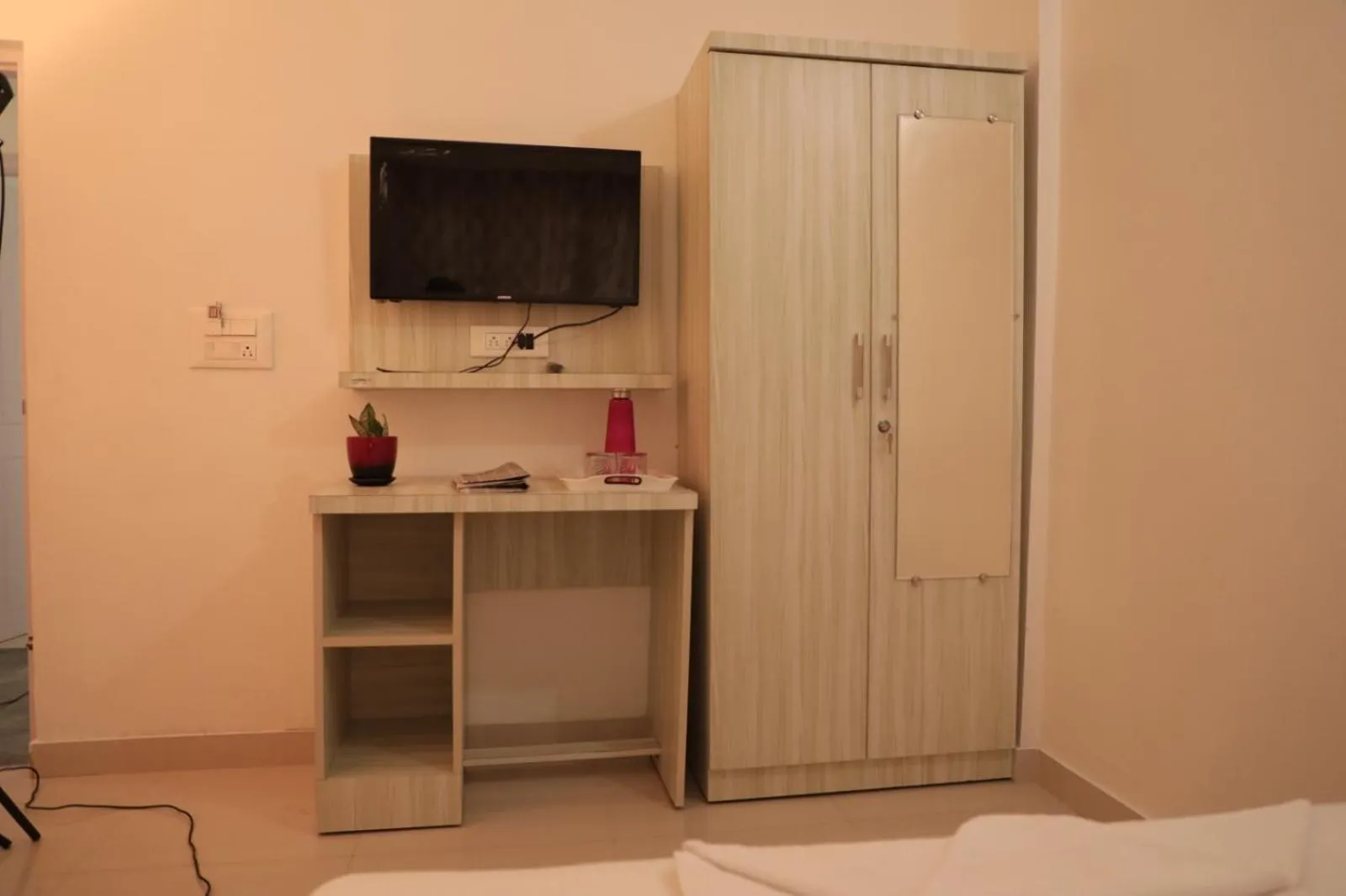 wardrobe, Bed in Sai Inn Mysore