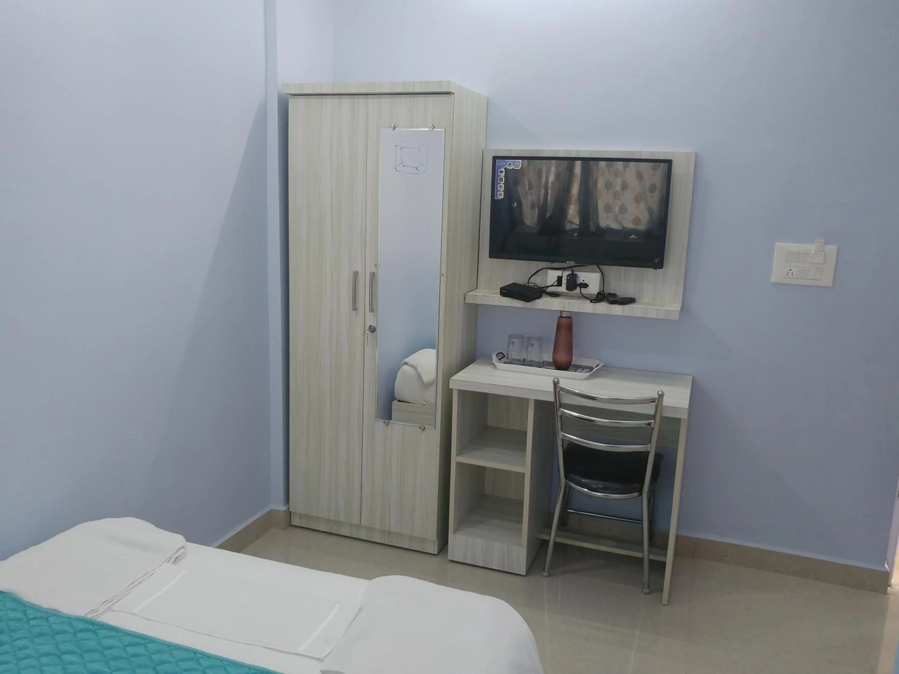 TV and multimedia, Bed in Sai Inn Mysore