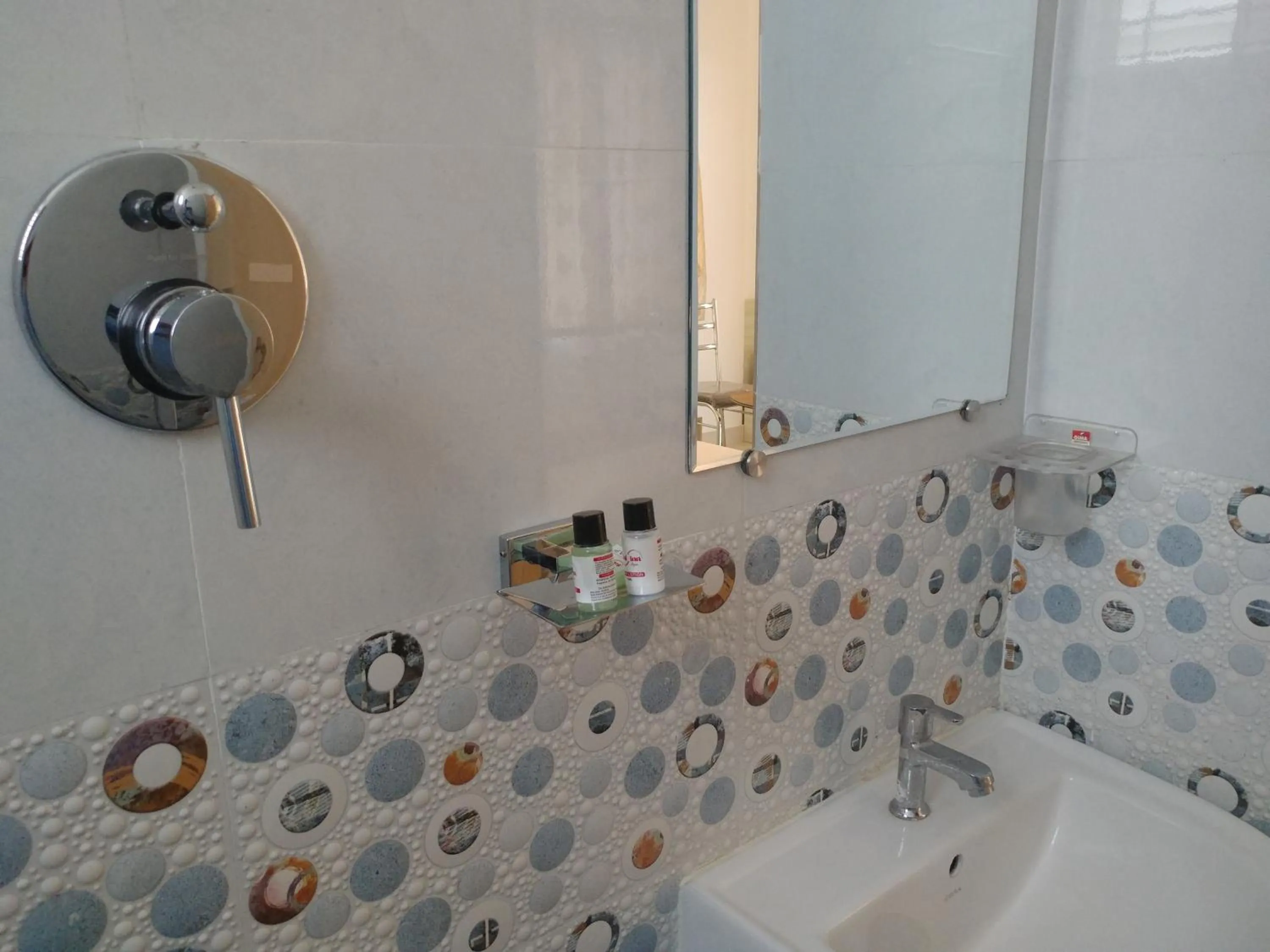 Shower in Sai Inn Mysore