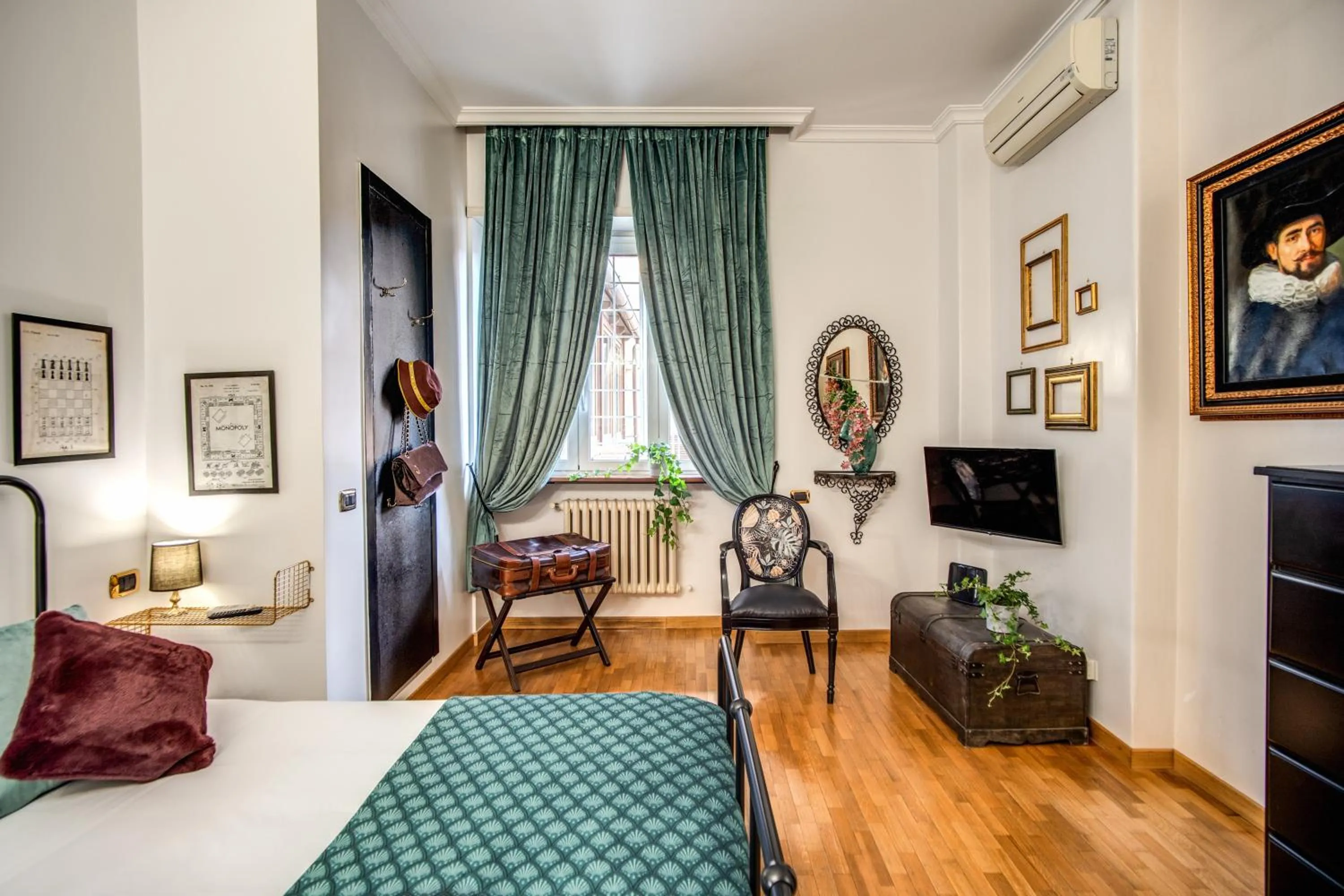 Seating area, Bed in Gianicolo Miracle Suite