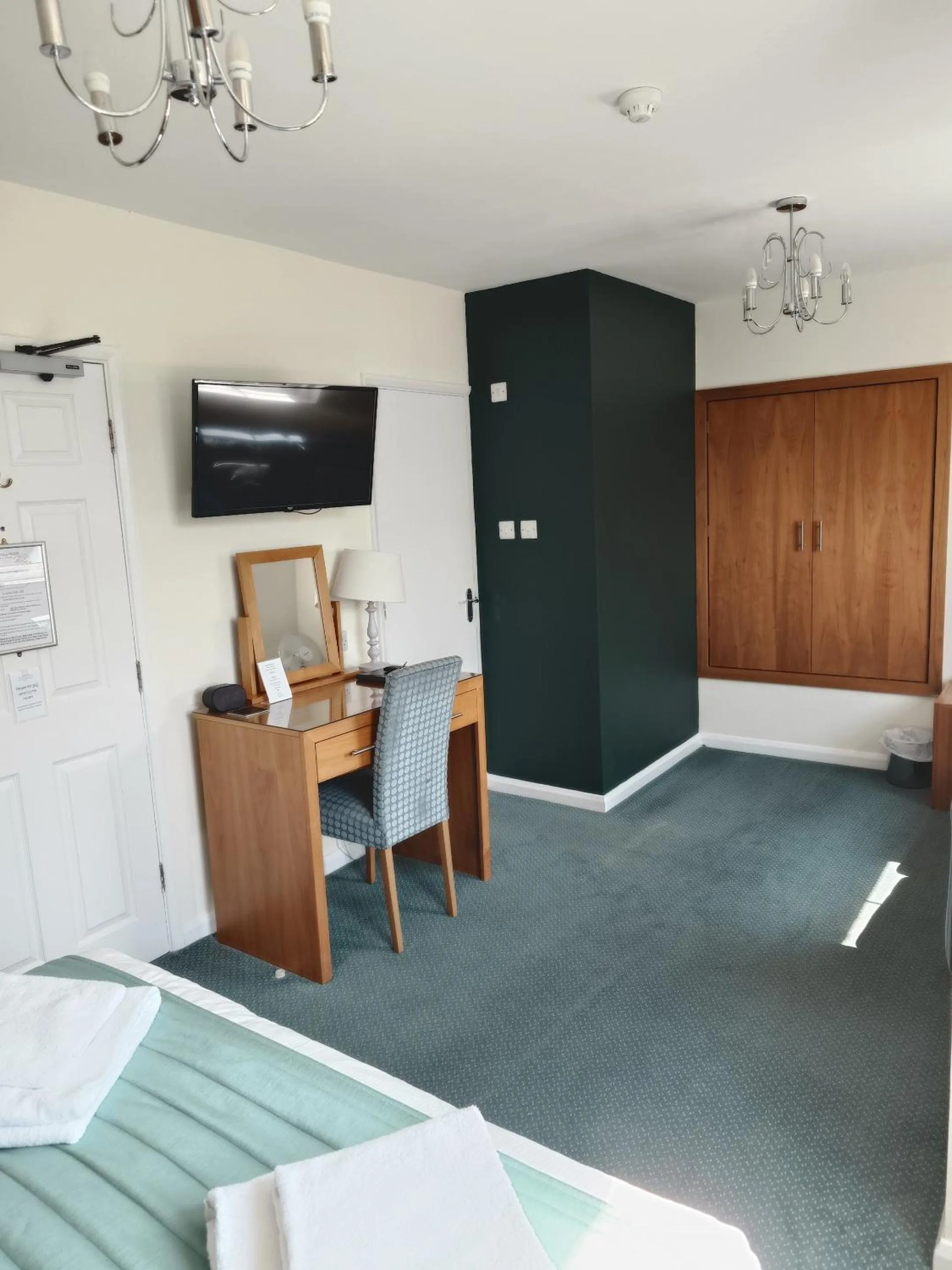 Bedroom, Bed in The Woodvale