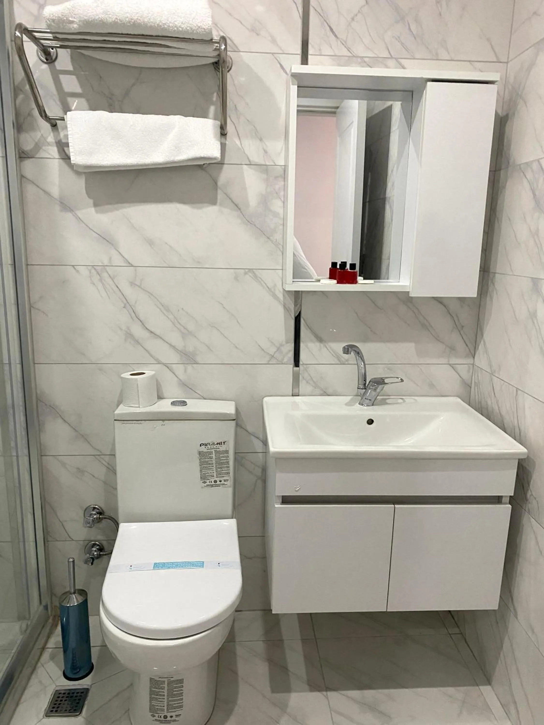 Toilet in iNALENS AİRPORT HOTEL